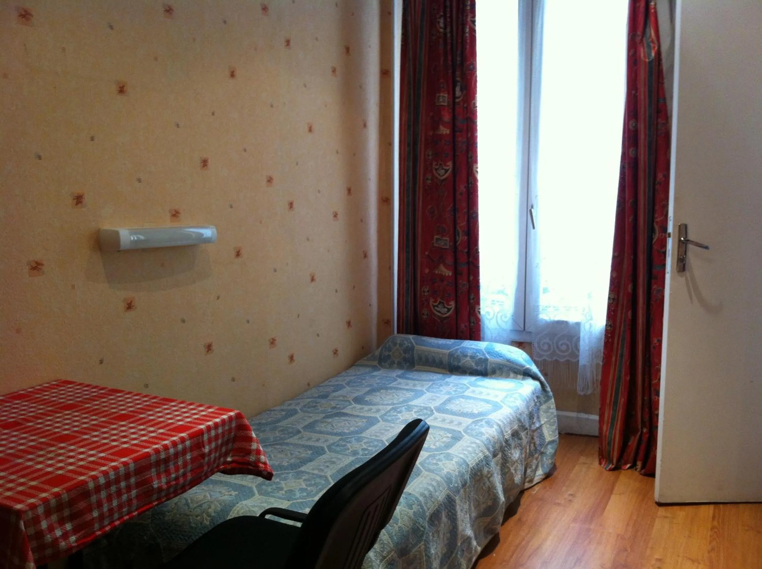 Bed in Hotel Des Arts