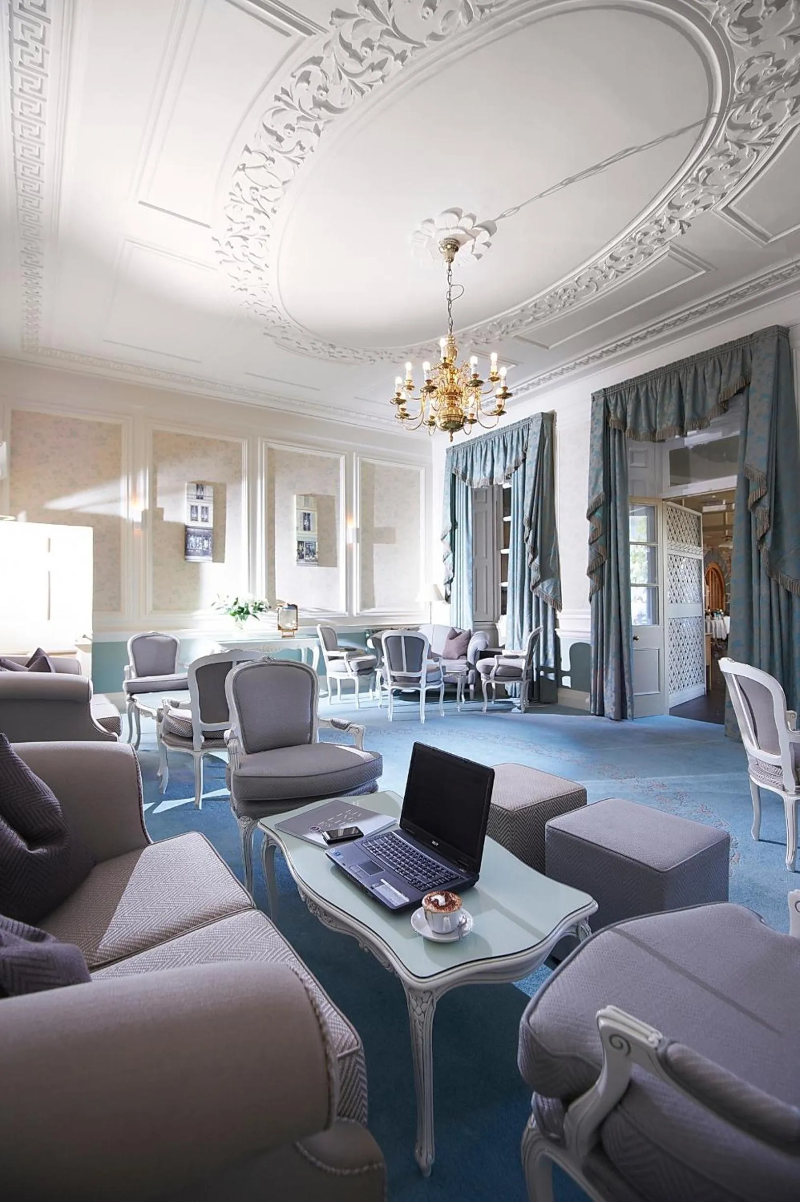 Lounge or bar in Best Western Moores Central Hotel