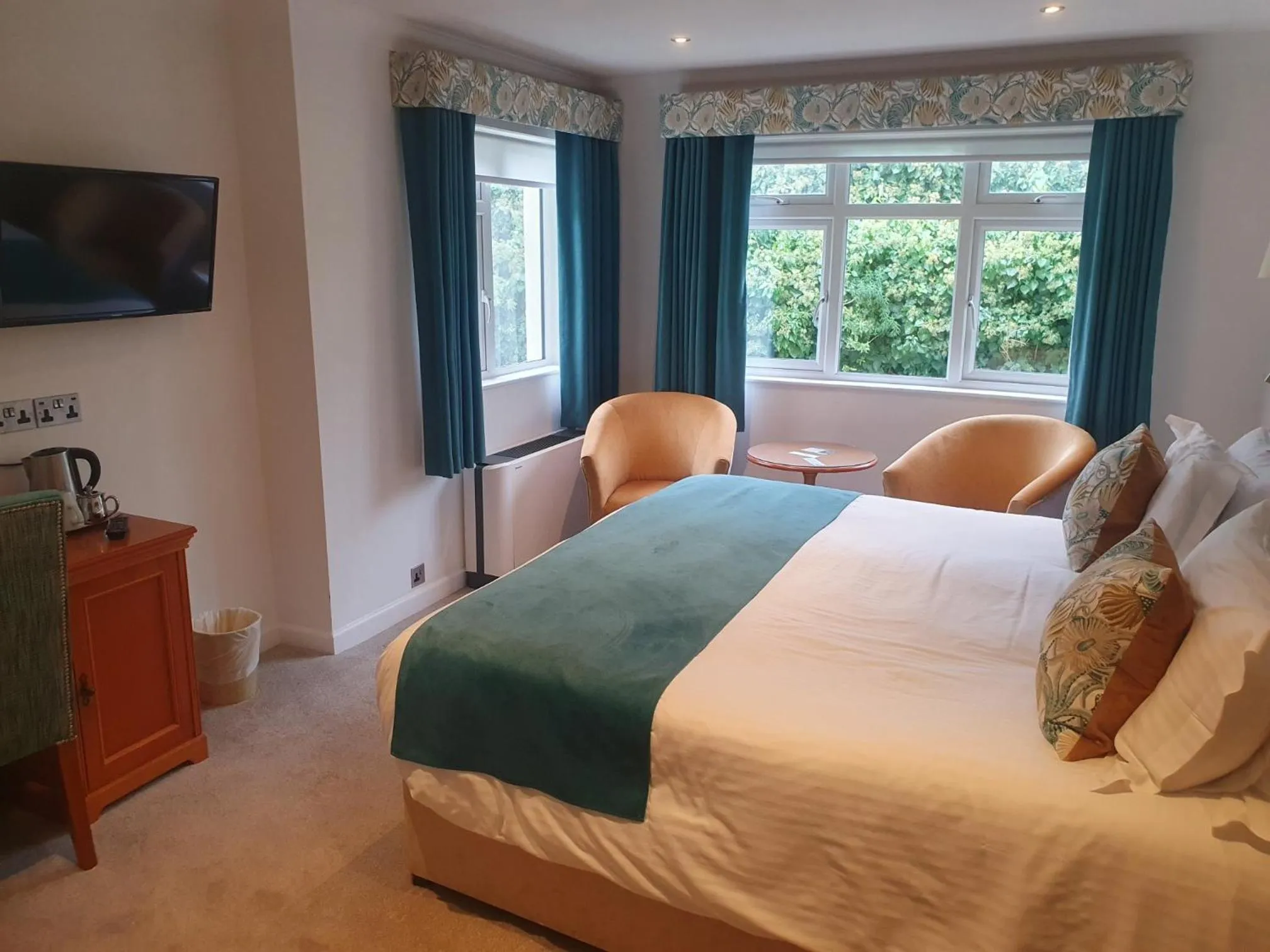 Bed in Best Western Moores Central Hotel