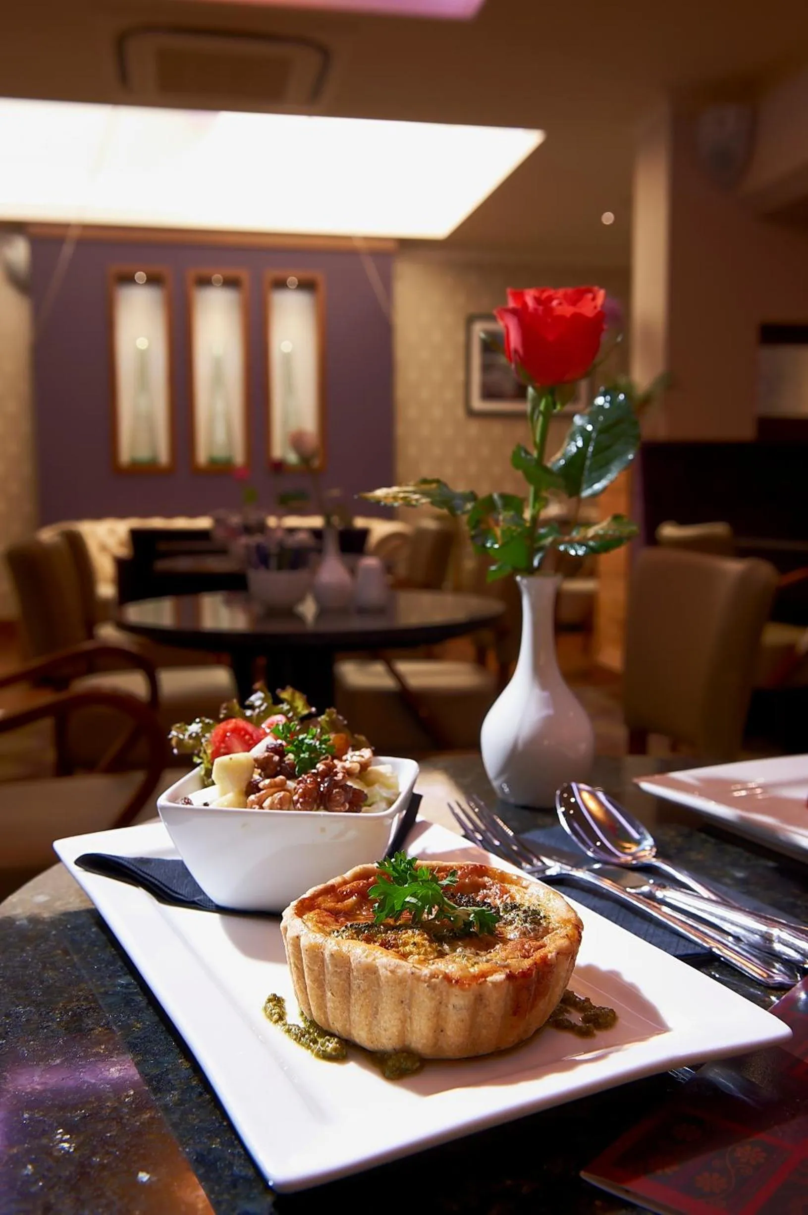 Restaurant/places to eat in Best Western Moores Central Hotel