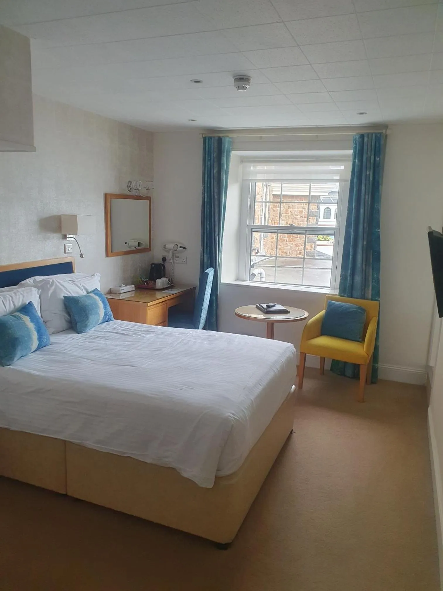 Bed in Best Western Moores Central Hotel