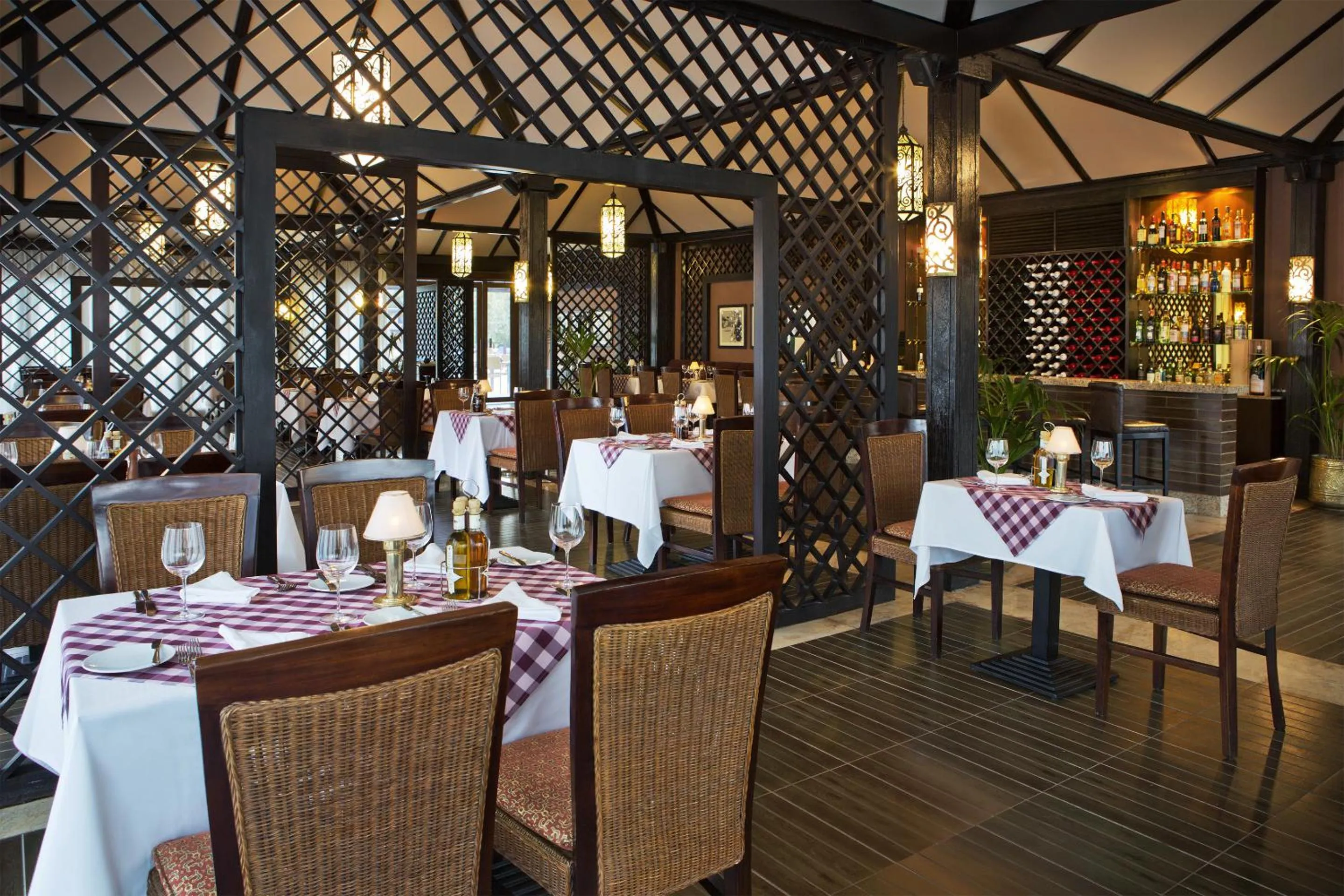 Restaurant/places to eat in Miramar Al Aqah Beach Resort