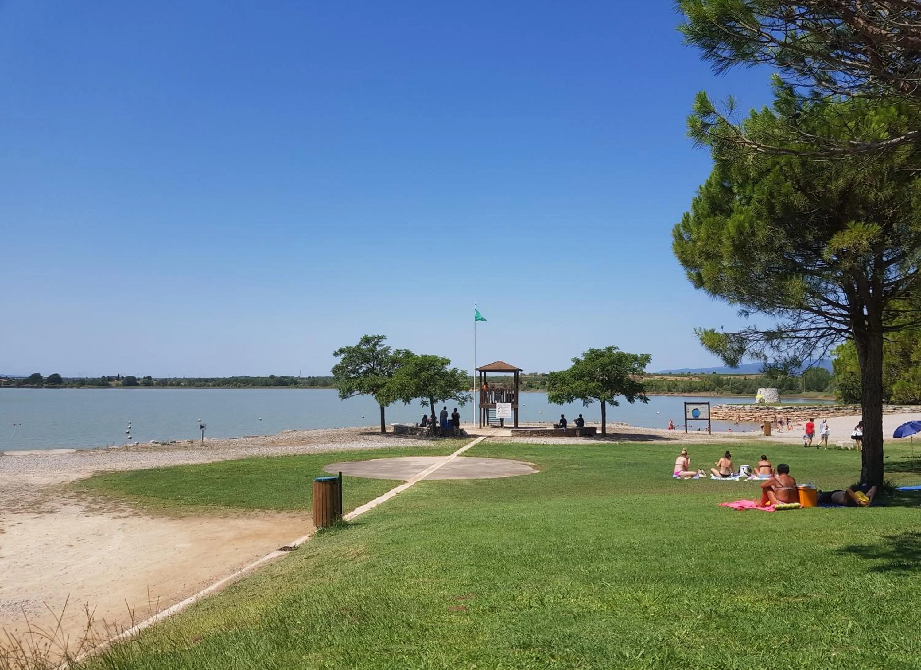 Lake view in Maison du Coquelicot