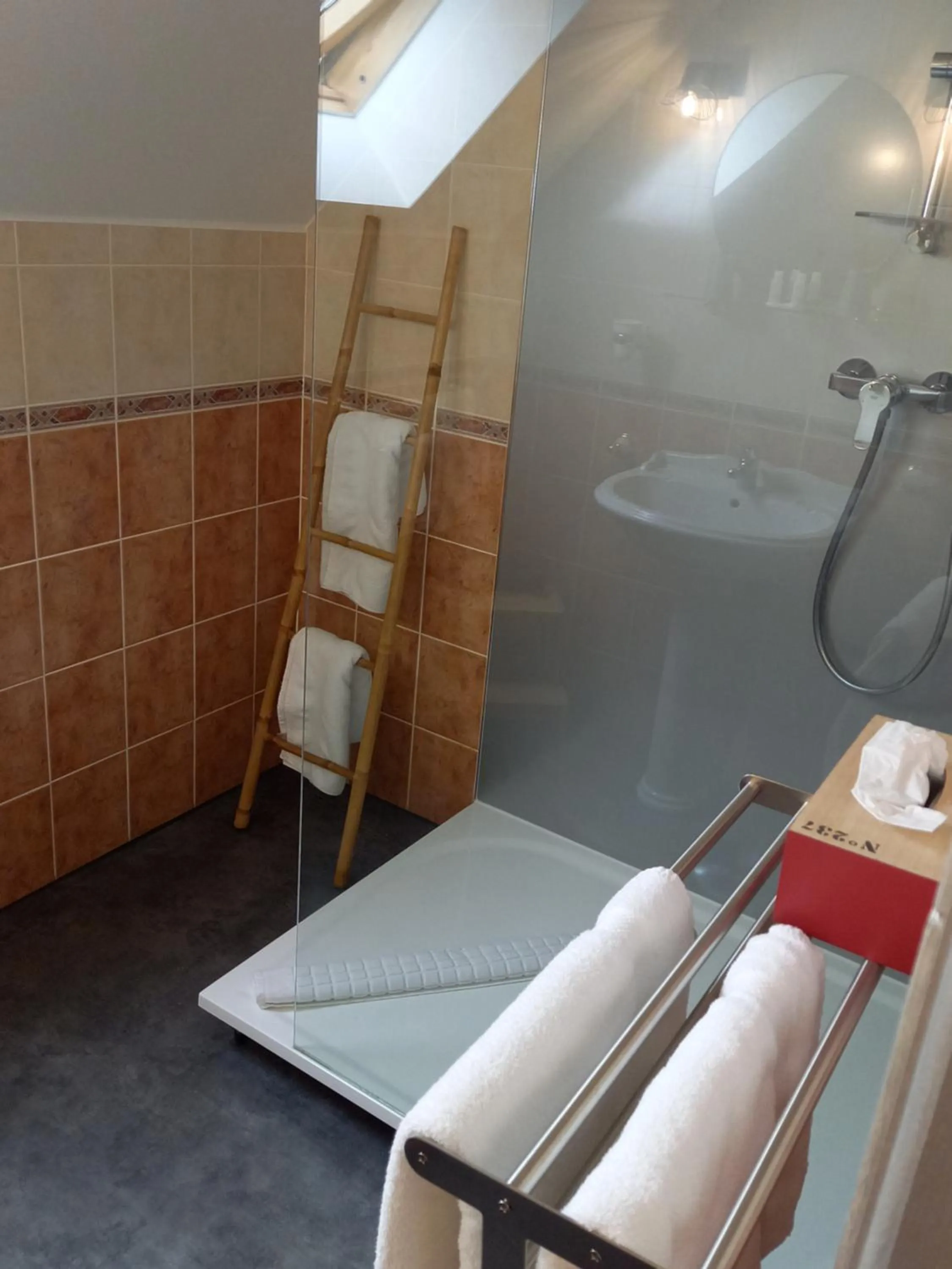 Shower in chambres et gites d'étretat