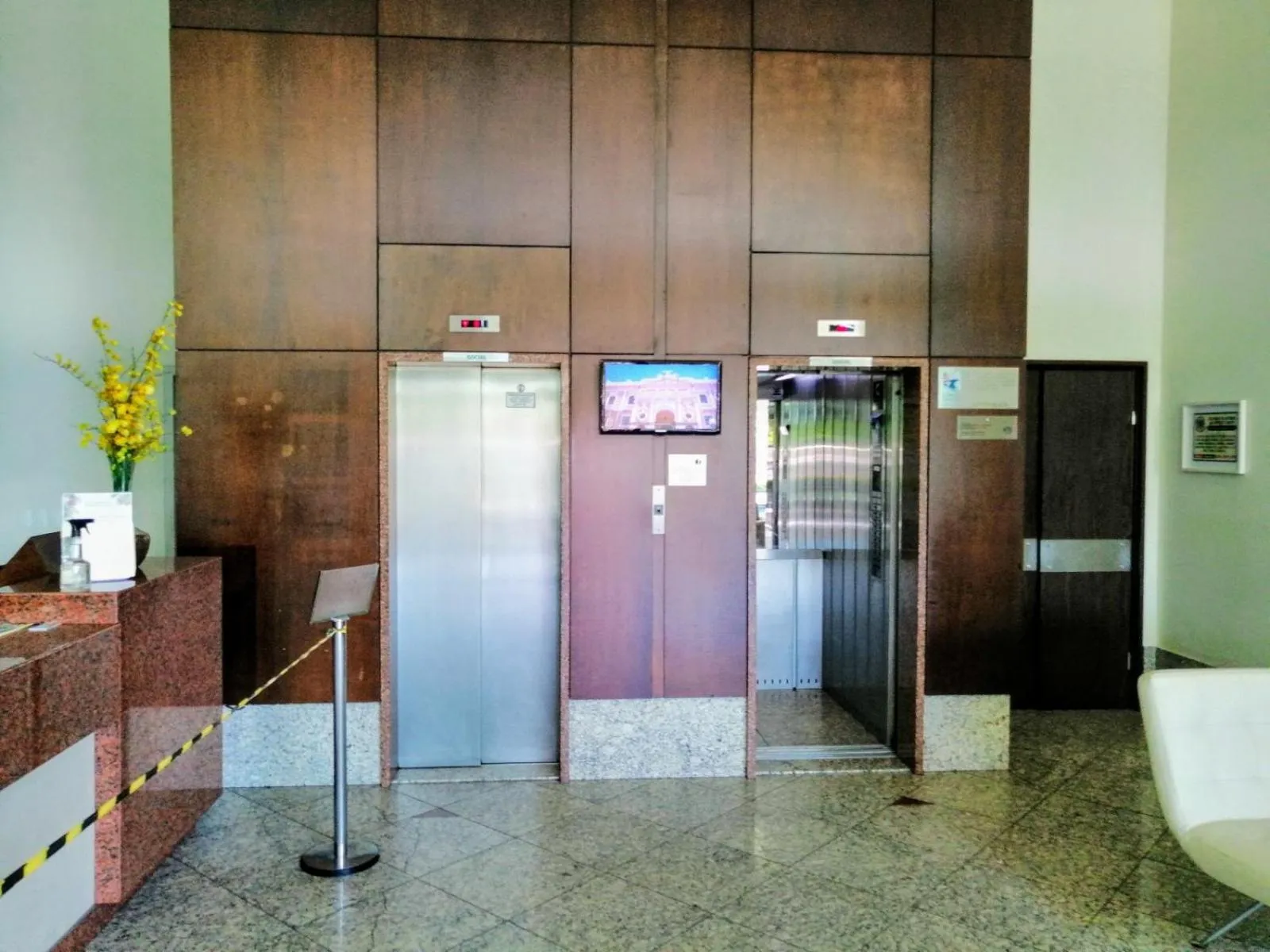 Bristol Praia do Canto Apart Hotel