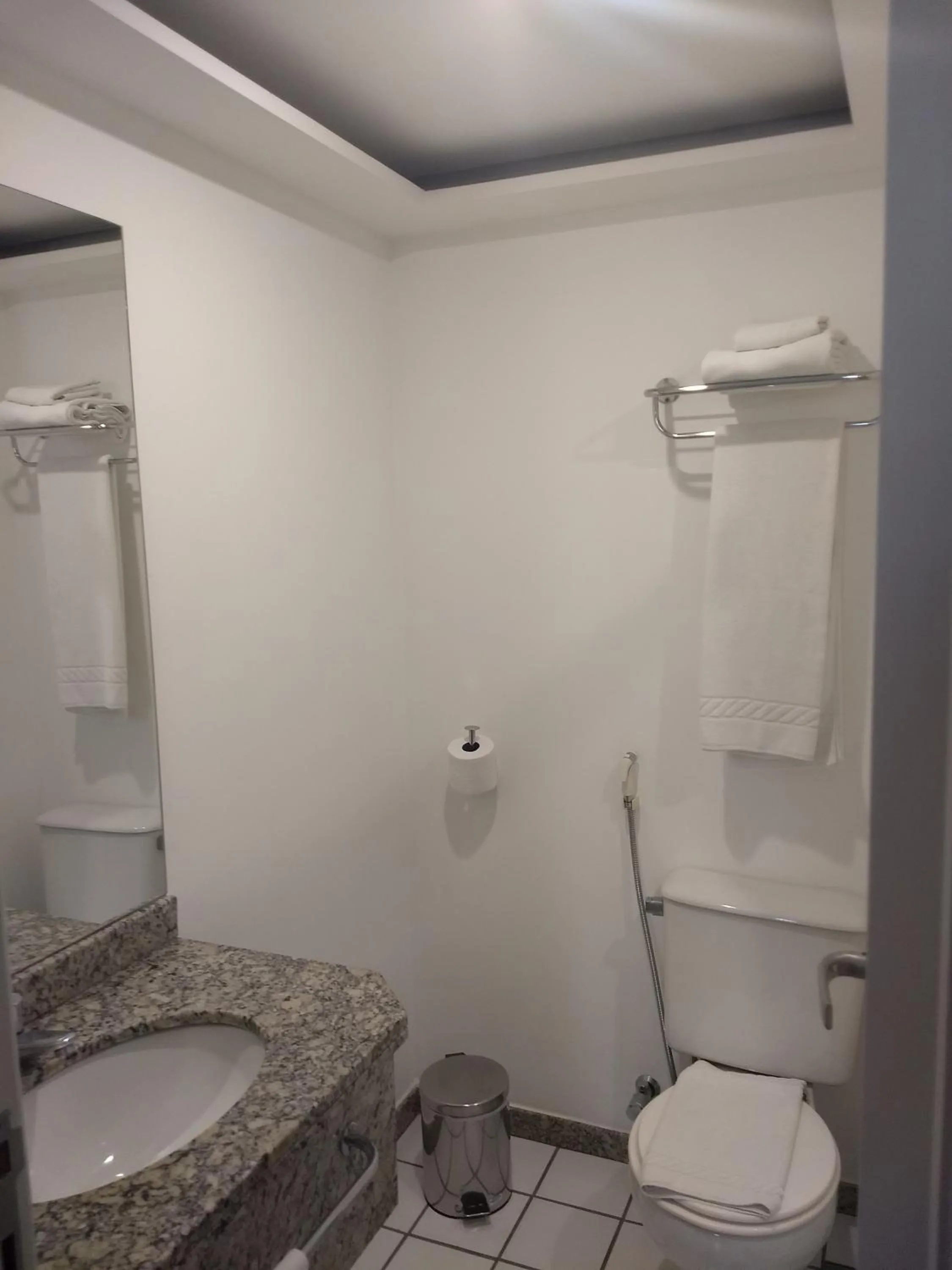 Bristol Praia do Canto Apart Hotel