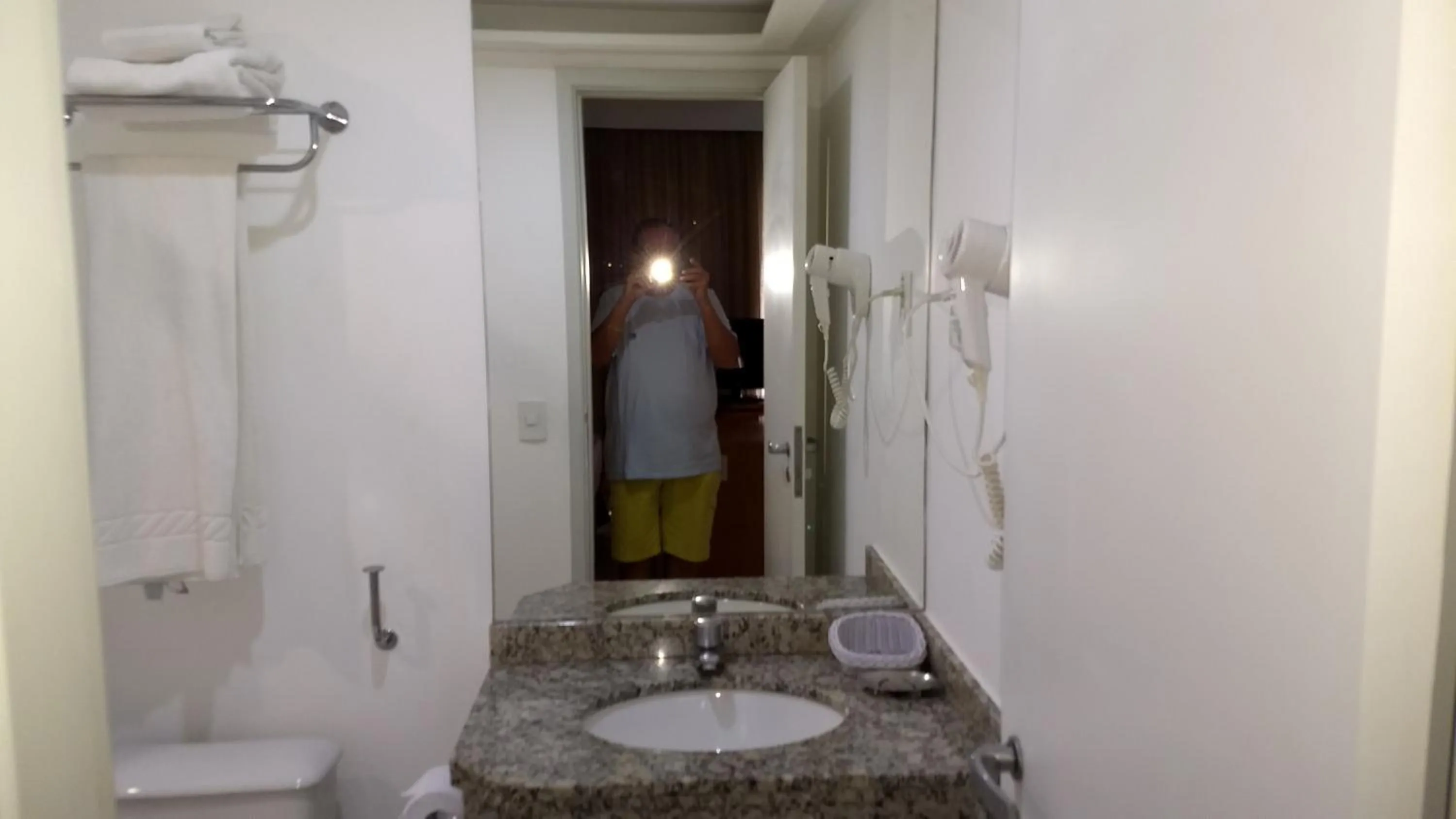 Bristol Praia do Canto Apart Hotel