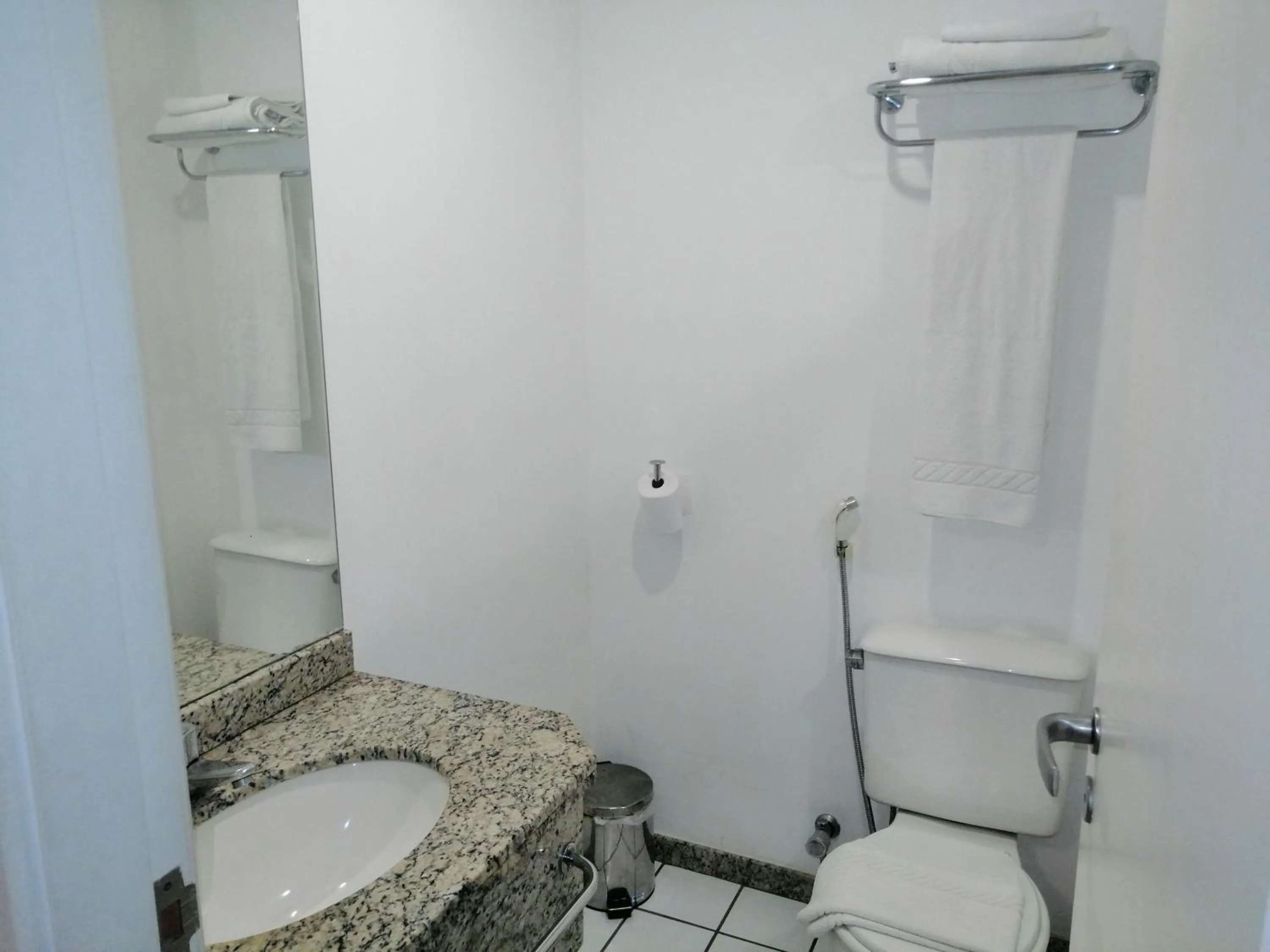 Bristol Praia do Canto Apart Hotel