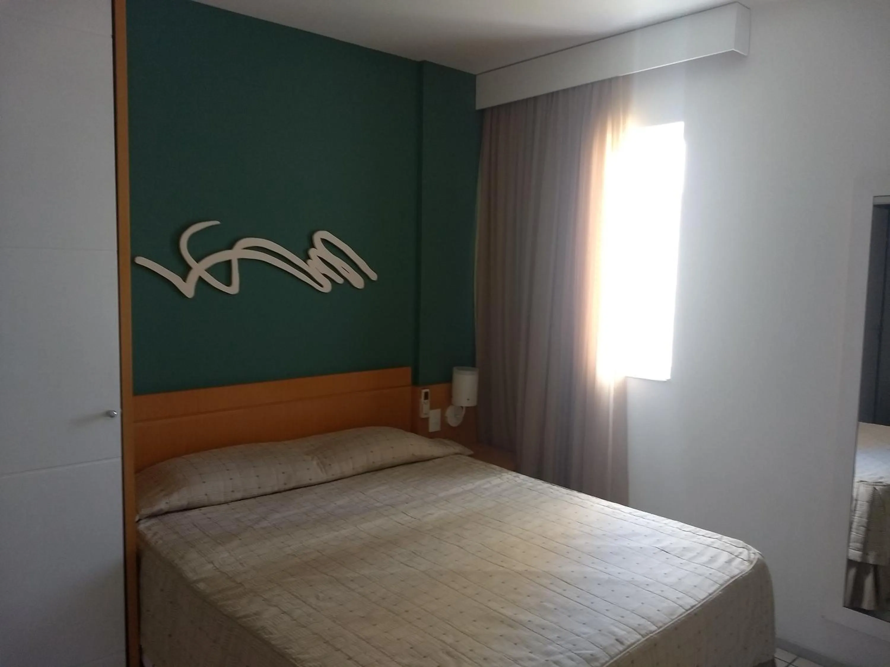 Bed in Bristol Praia do Canto Apart Hotel