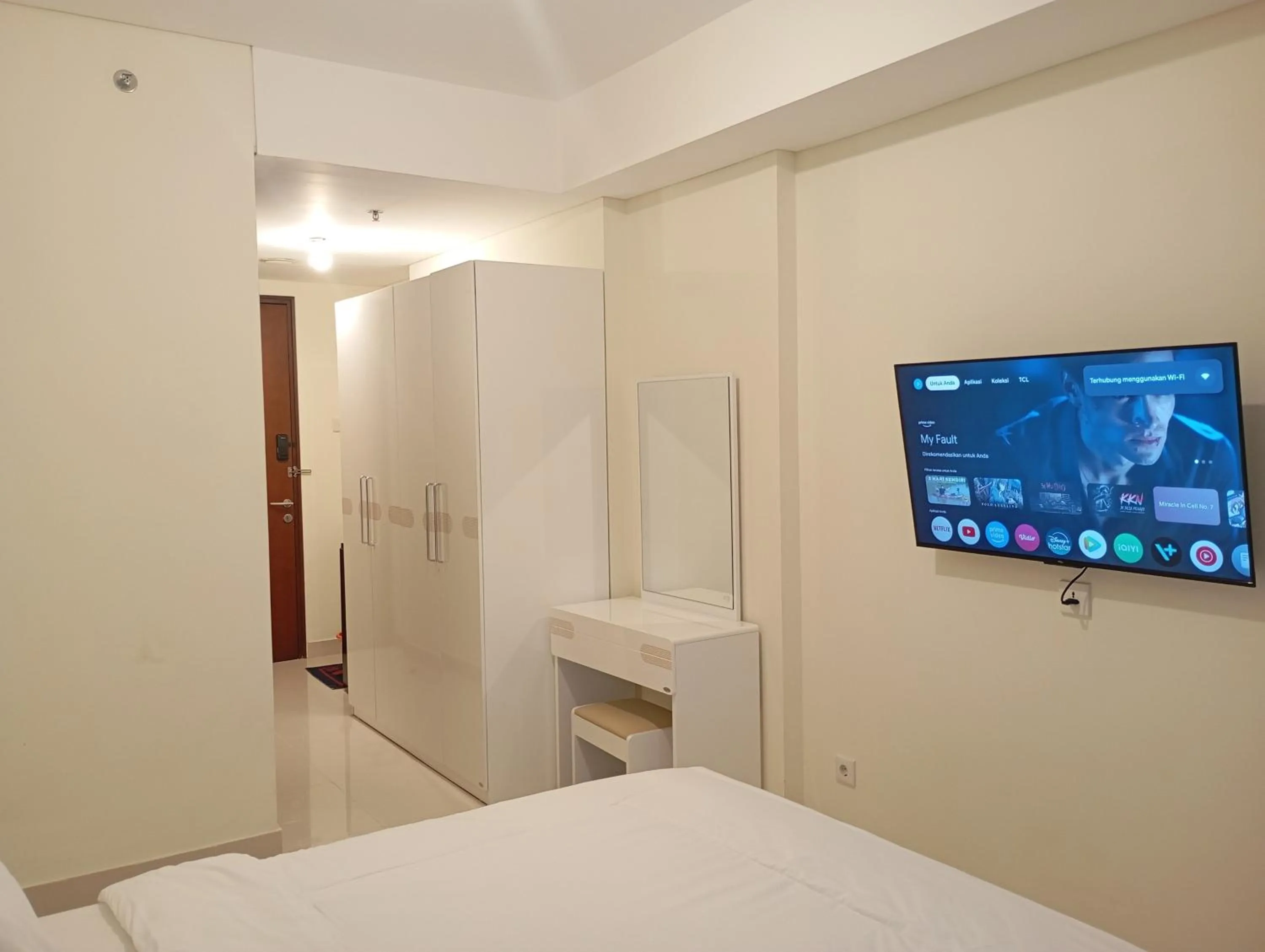 TV and multimedia, Bed in SleepRest @ Pollux Habibie