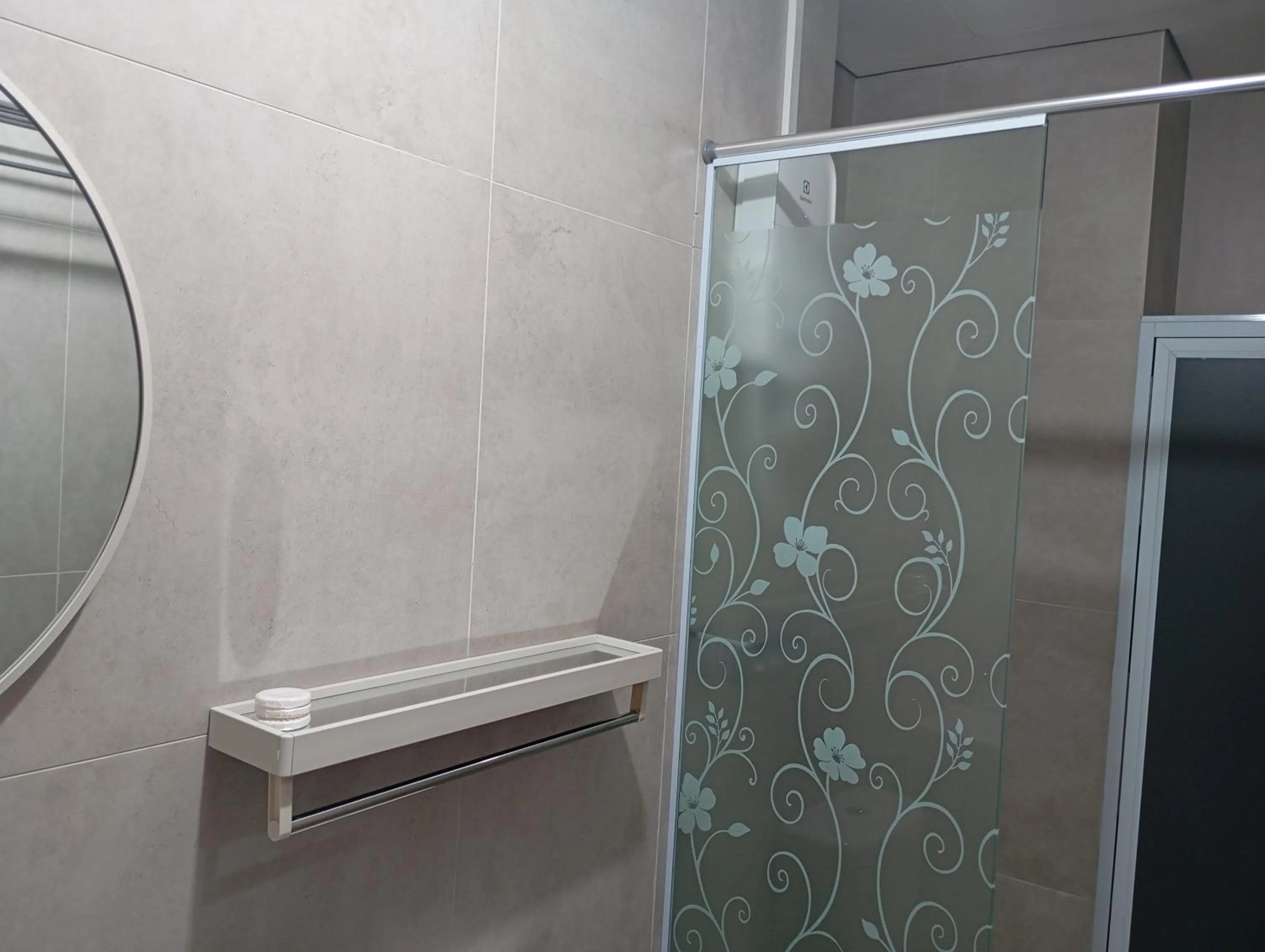 Shower in SleepRest @ Pollux Habibie