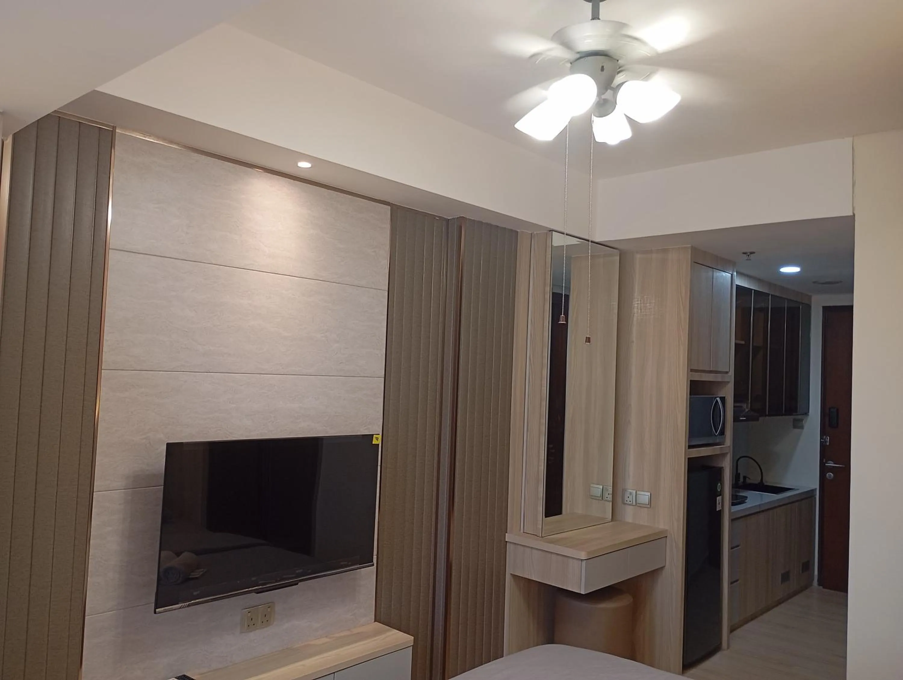 TV and multimedia in SleepRest @ Pollux Habibie