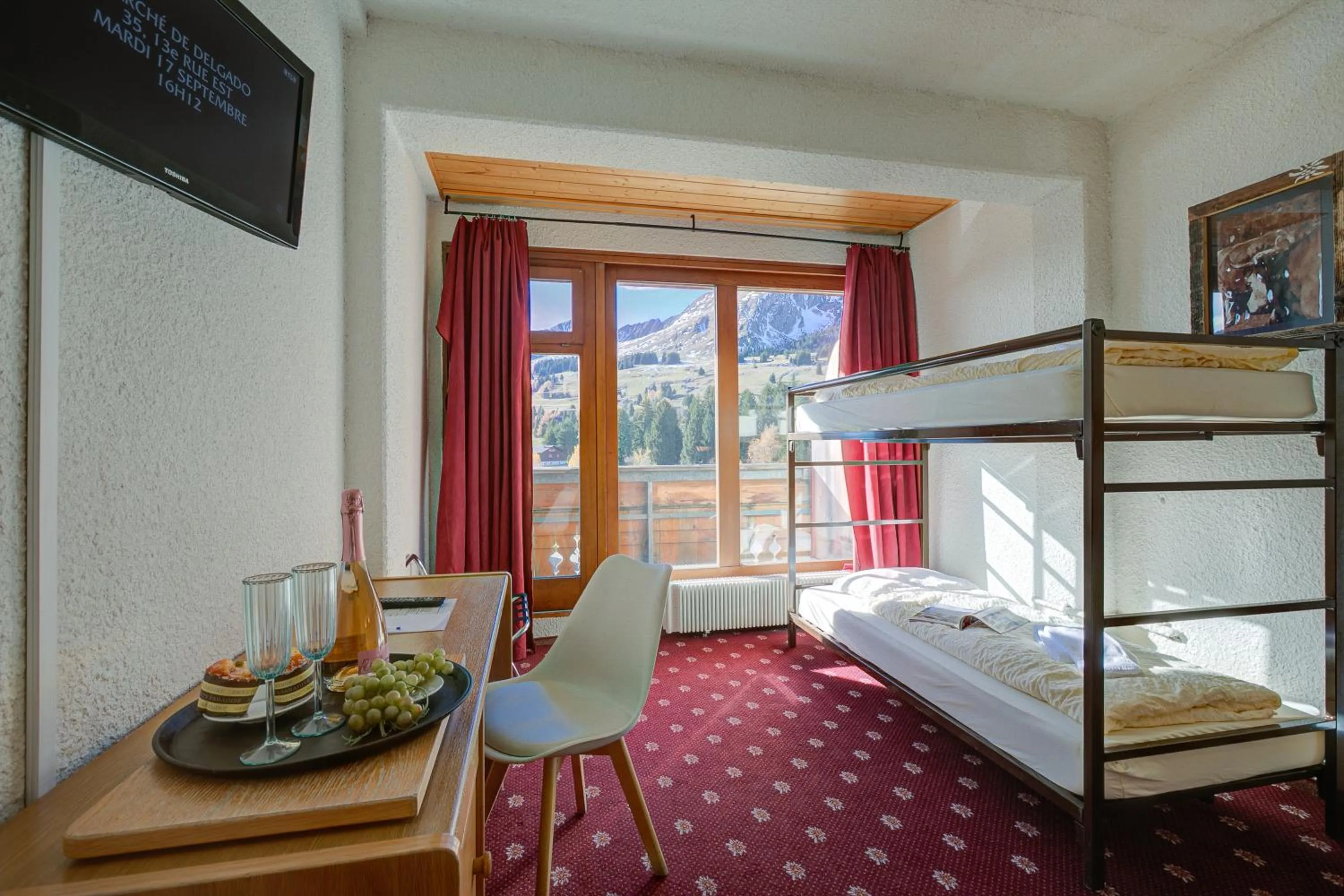 bunk bed, Bed in Hotel Relais Alpin