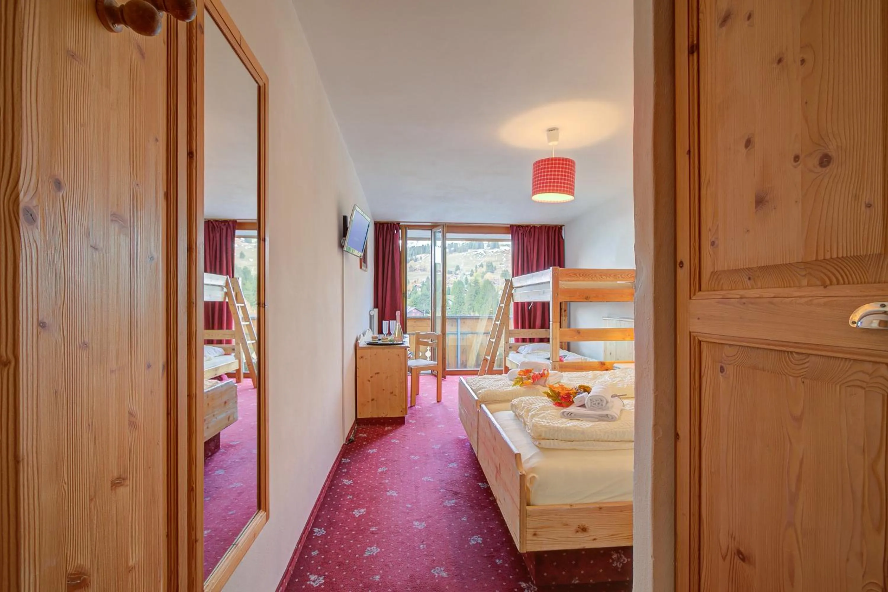 Living room, Bed in Hotel Relais Alpin