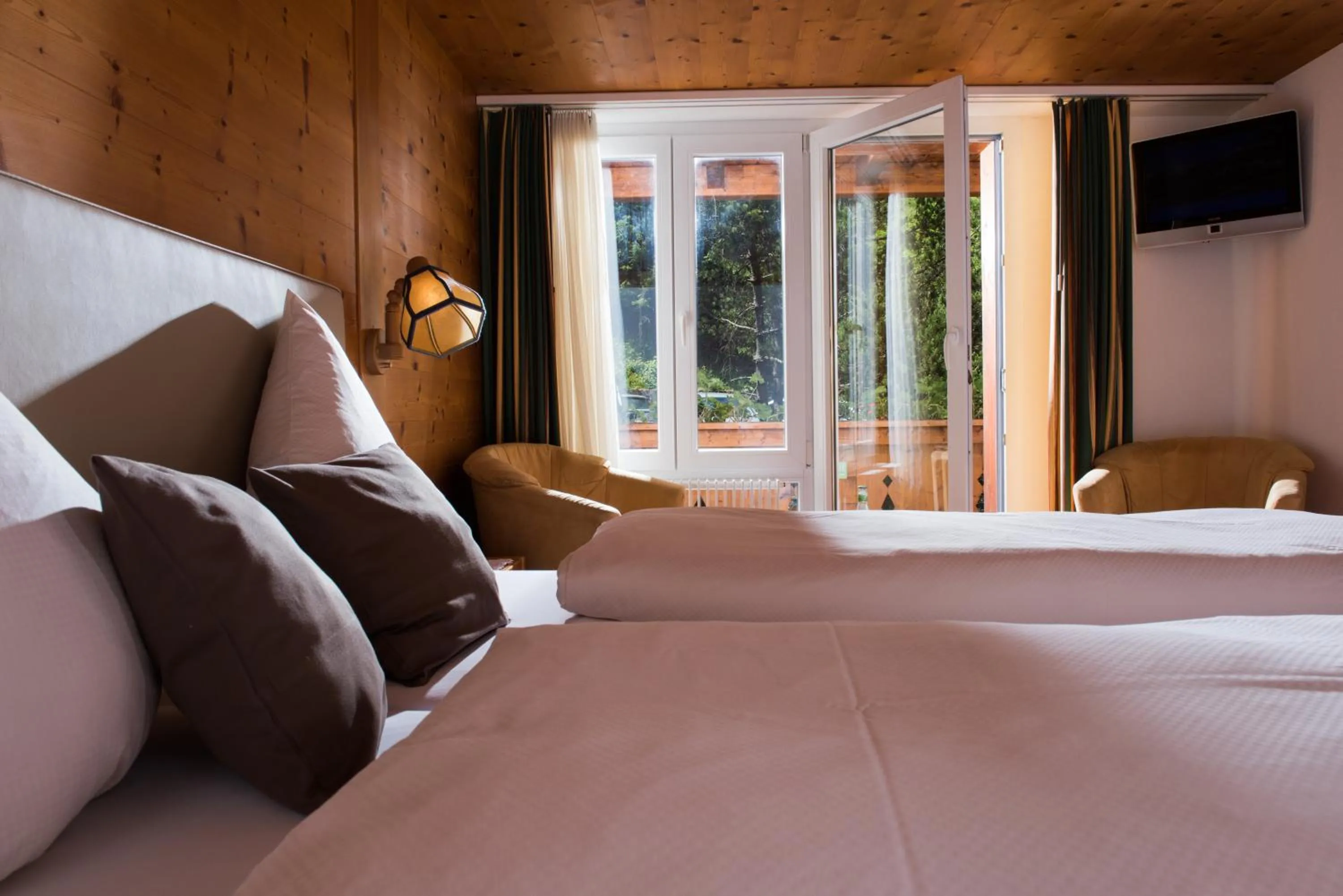 Bed in Hotel Silberhorn