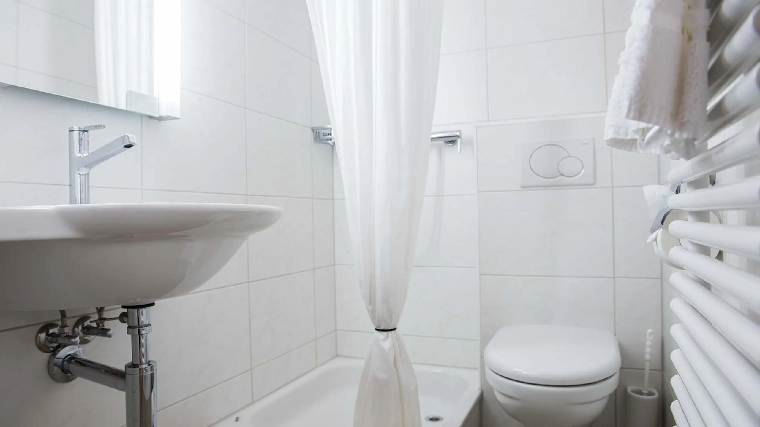 Shower in Hotel Silberhorn