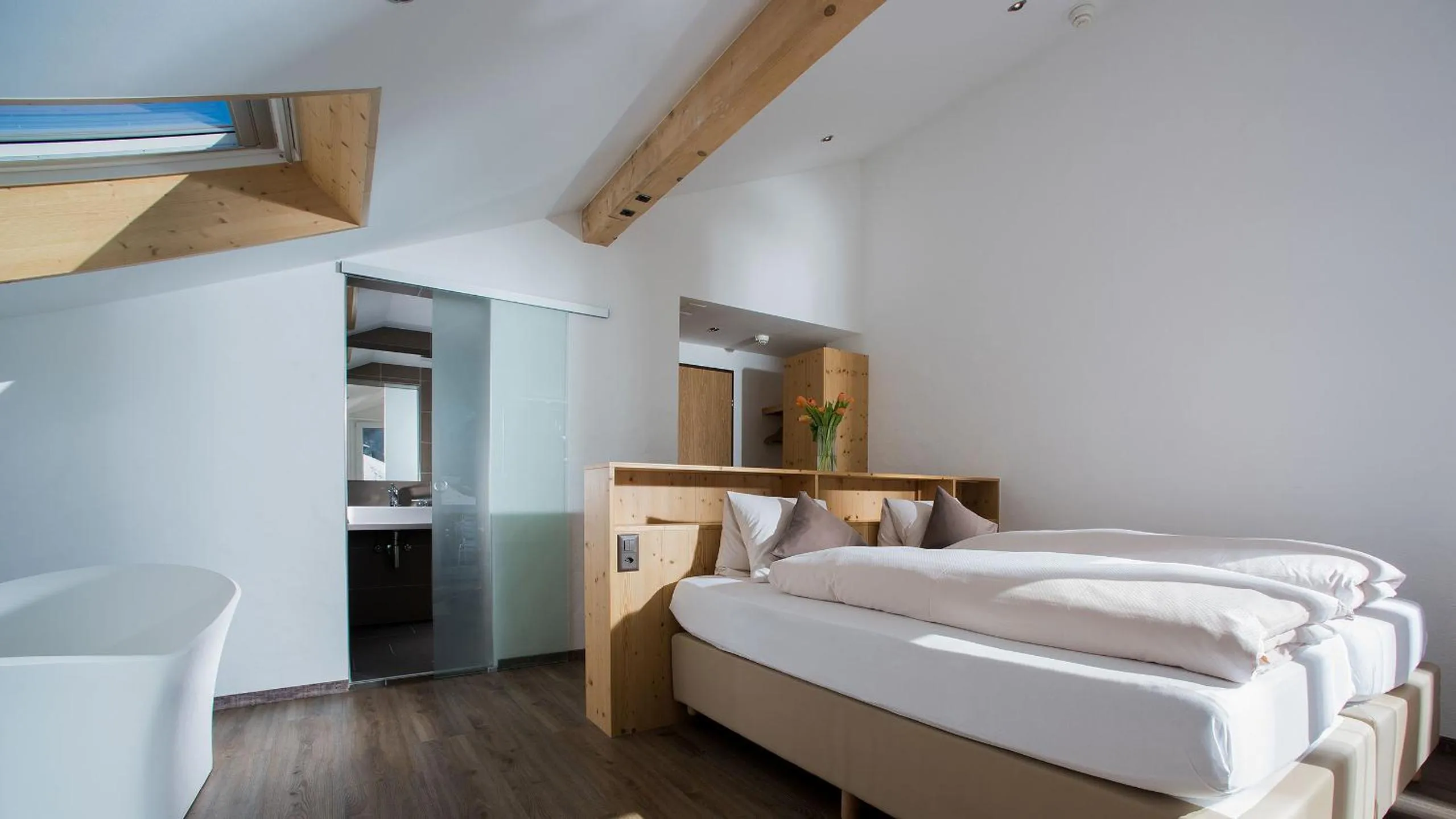 Bed in Hotel Silberhorn