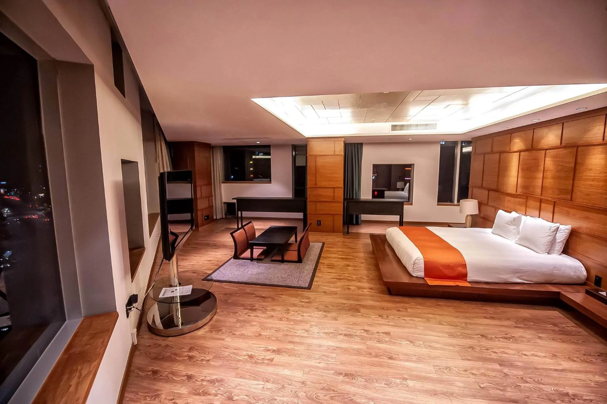 Photo of the whole room, Bed in Holiday Inn Gwangju by IHG