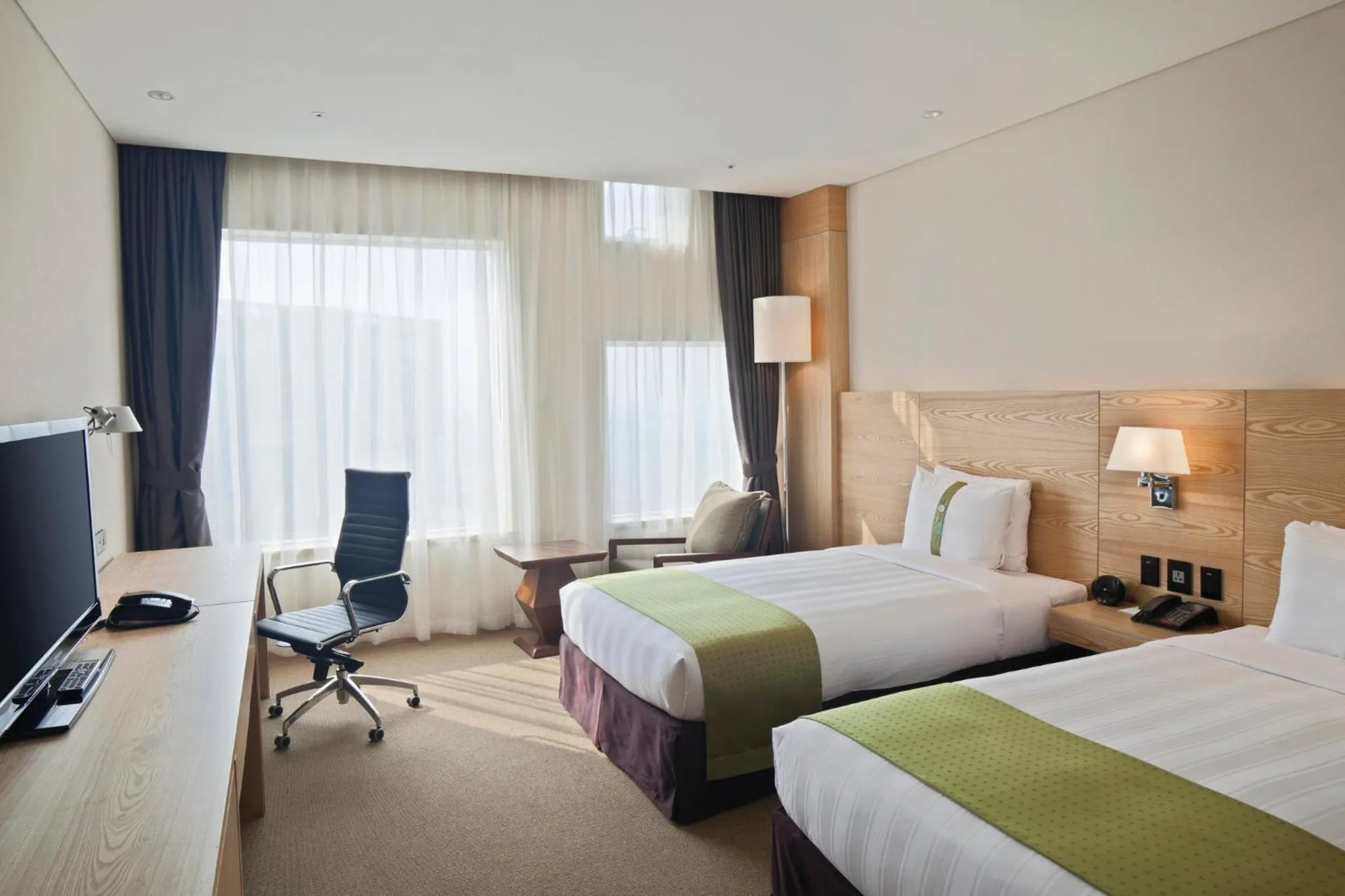 Photo of the whole room, Bed in Holiday Inn Gwangju by IHG