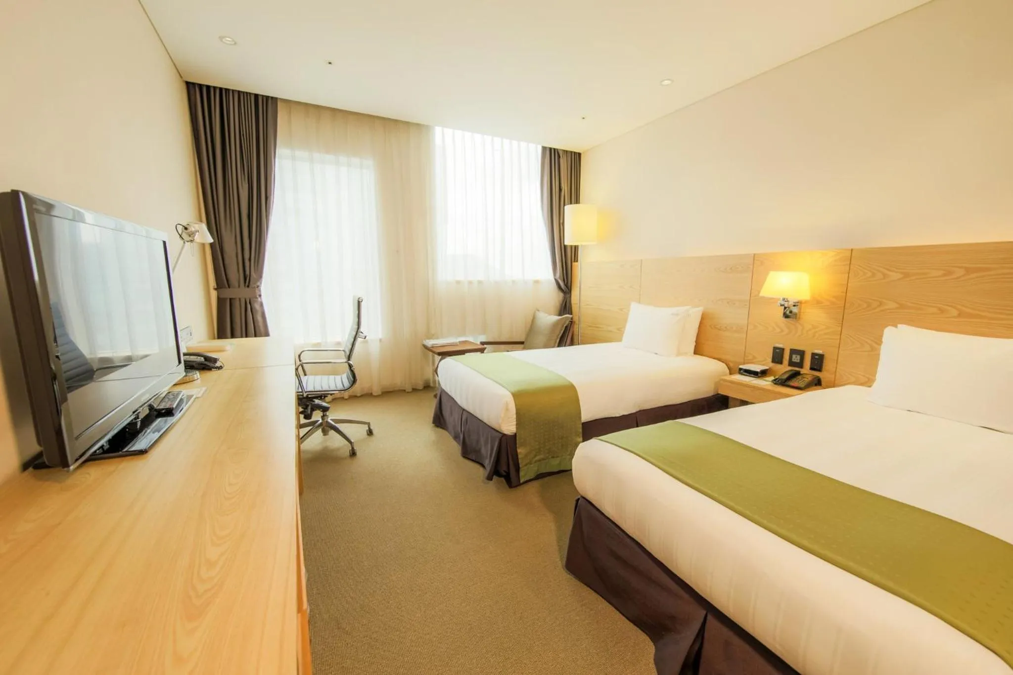Photo of the whole room, Bed in Holiday Inn Gwangju by IHG