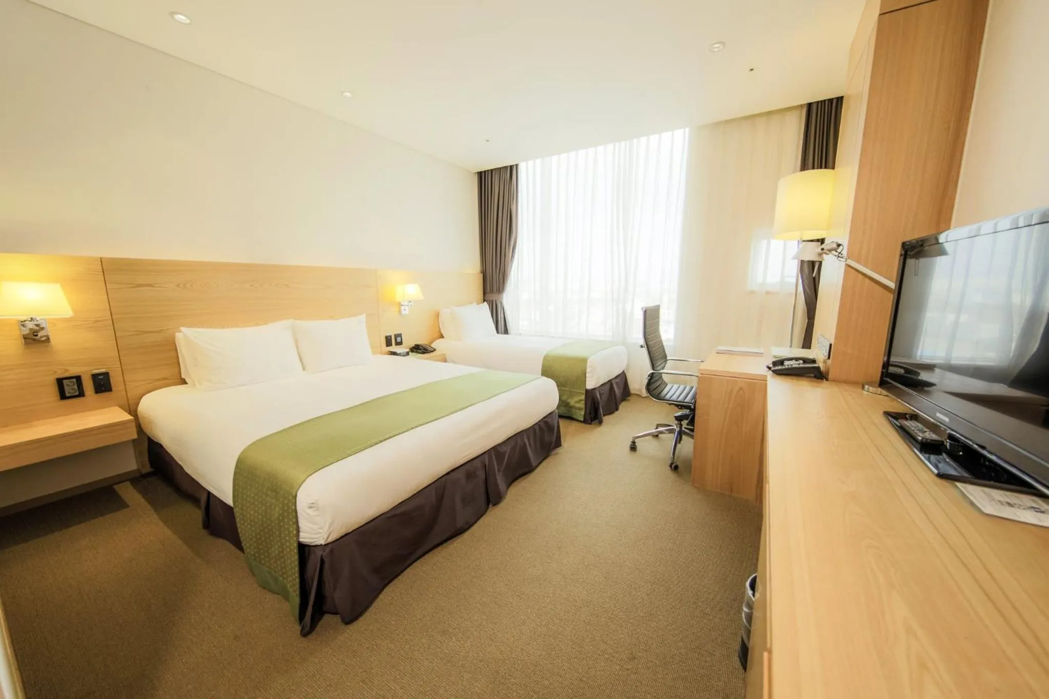 Photo of the whole room, Bed in Holiday Inn Gwangju by IHG