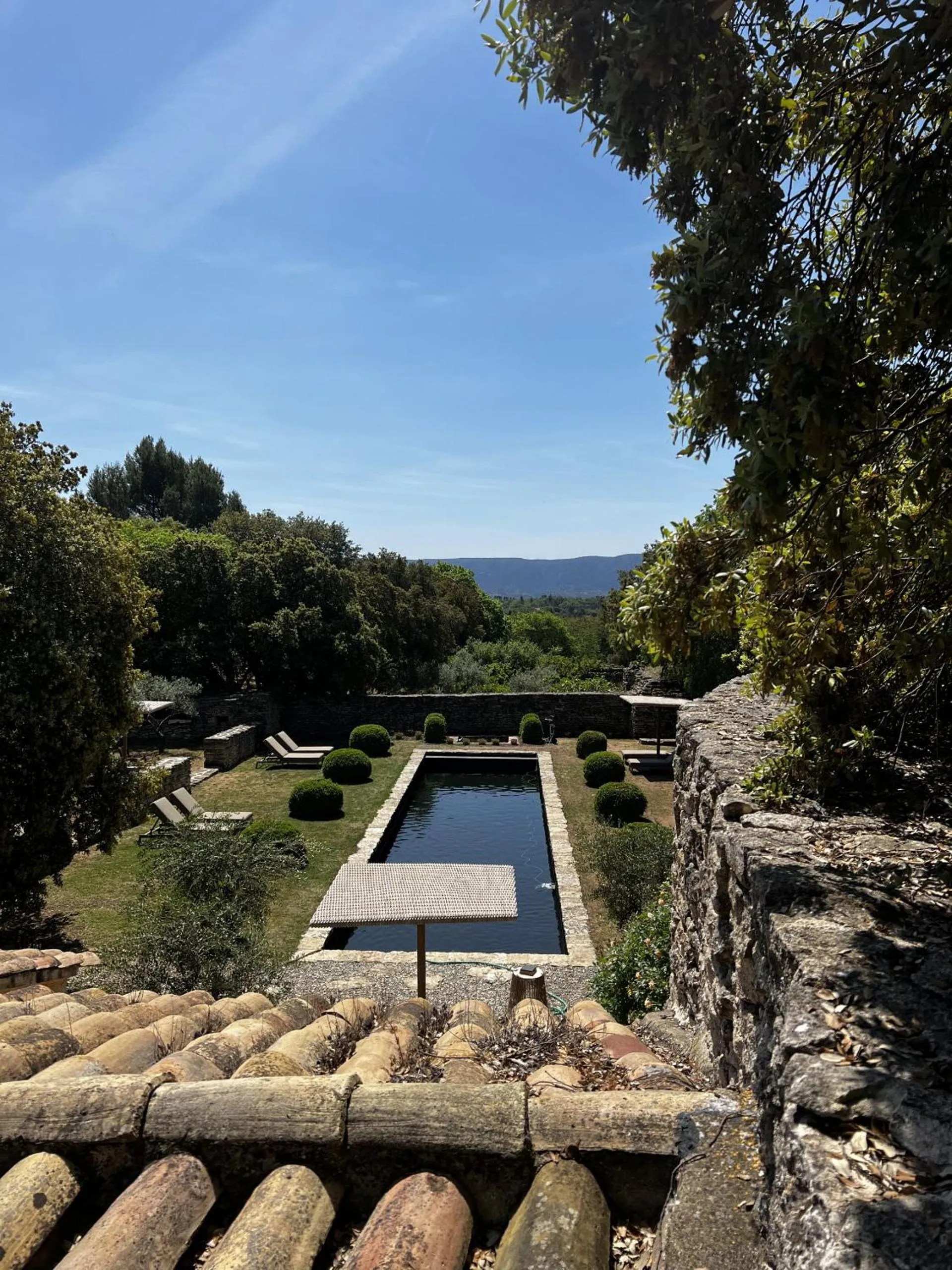 Pool view in Le Mas de Béthel