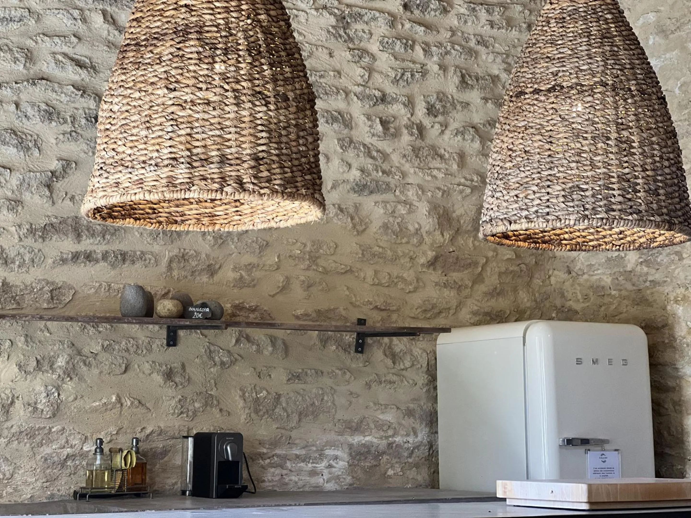 Pool view in Le Mas de Béthel