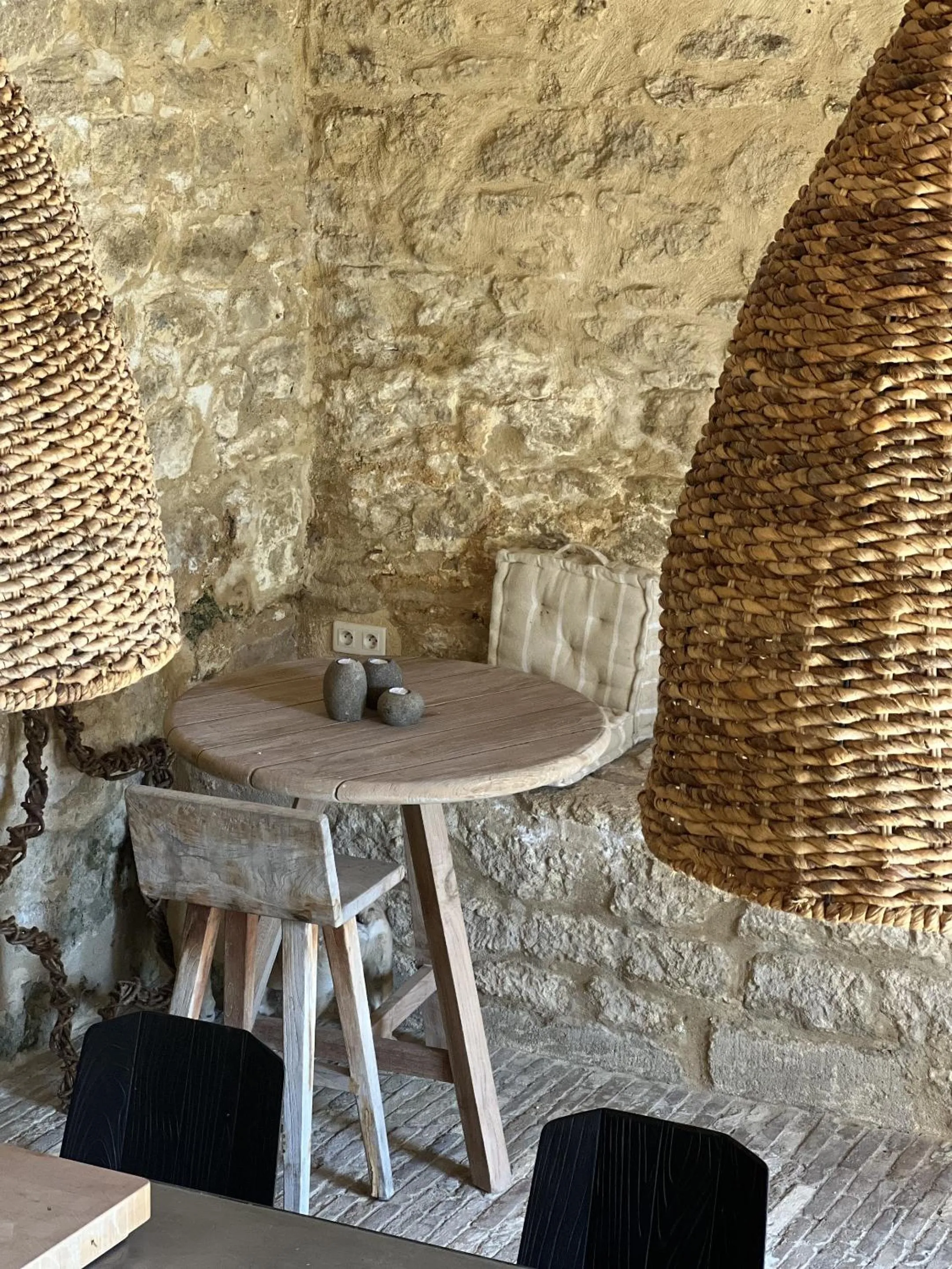 Pool view in Le Mas de Béthel