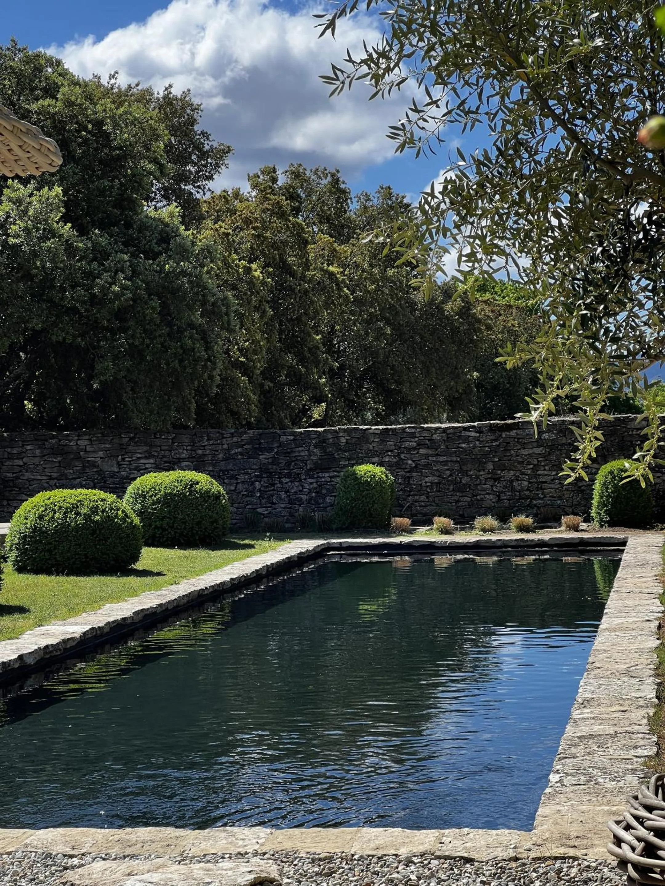 Pool view in Le Mas de Béthel