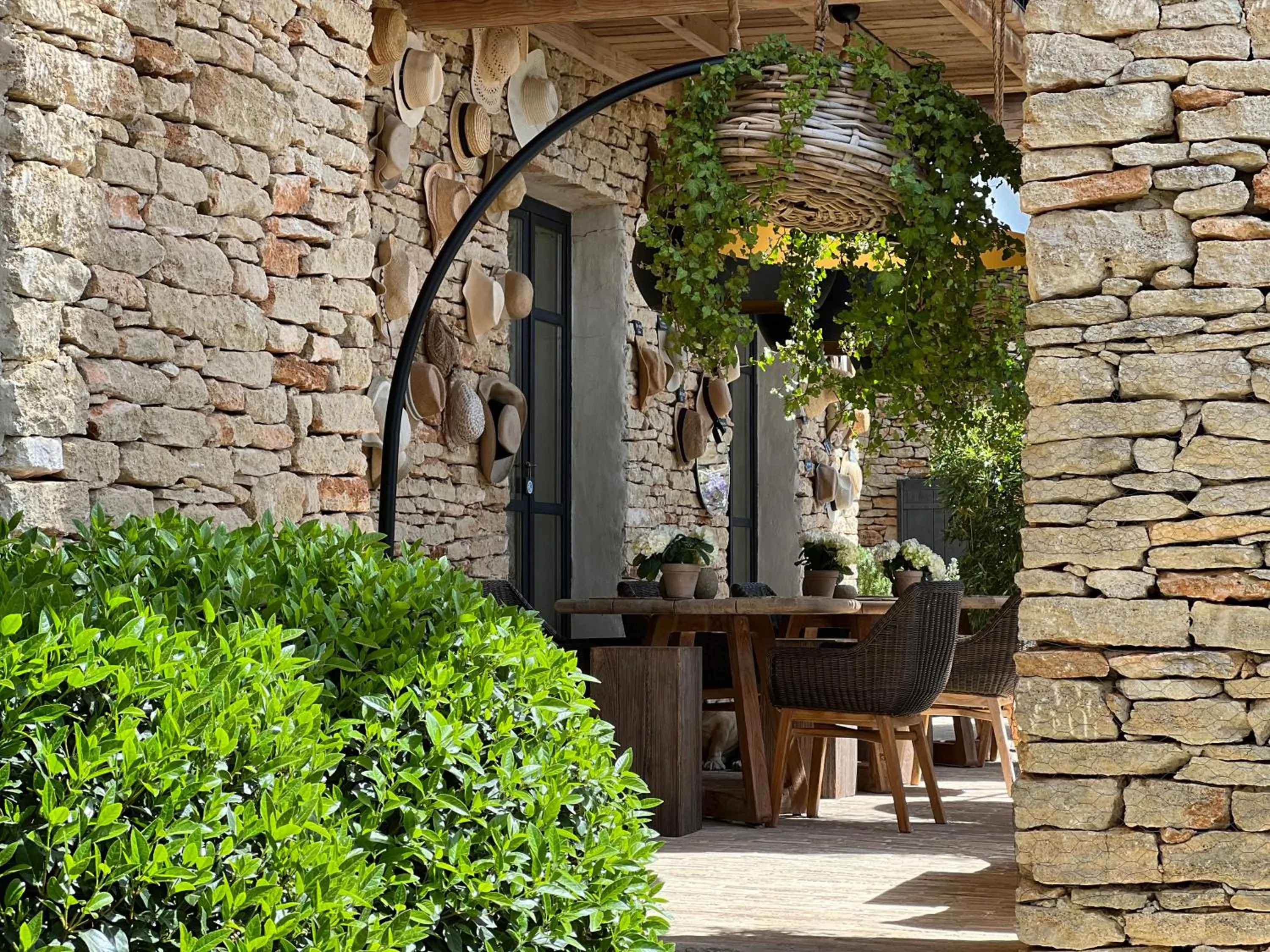 Property building in Le Mas de Béthel