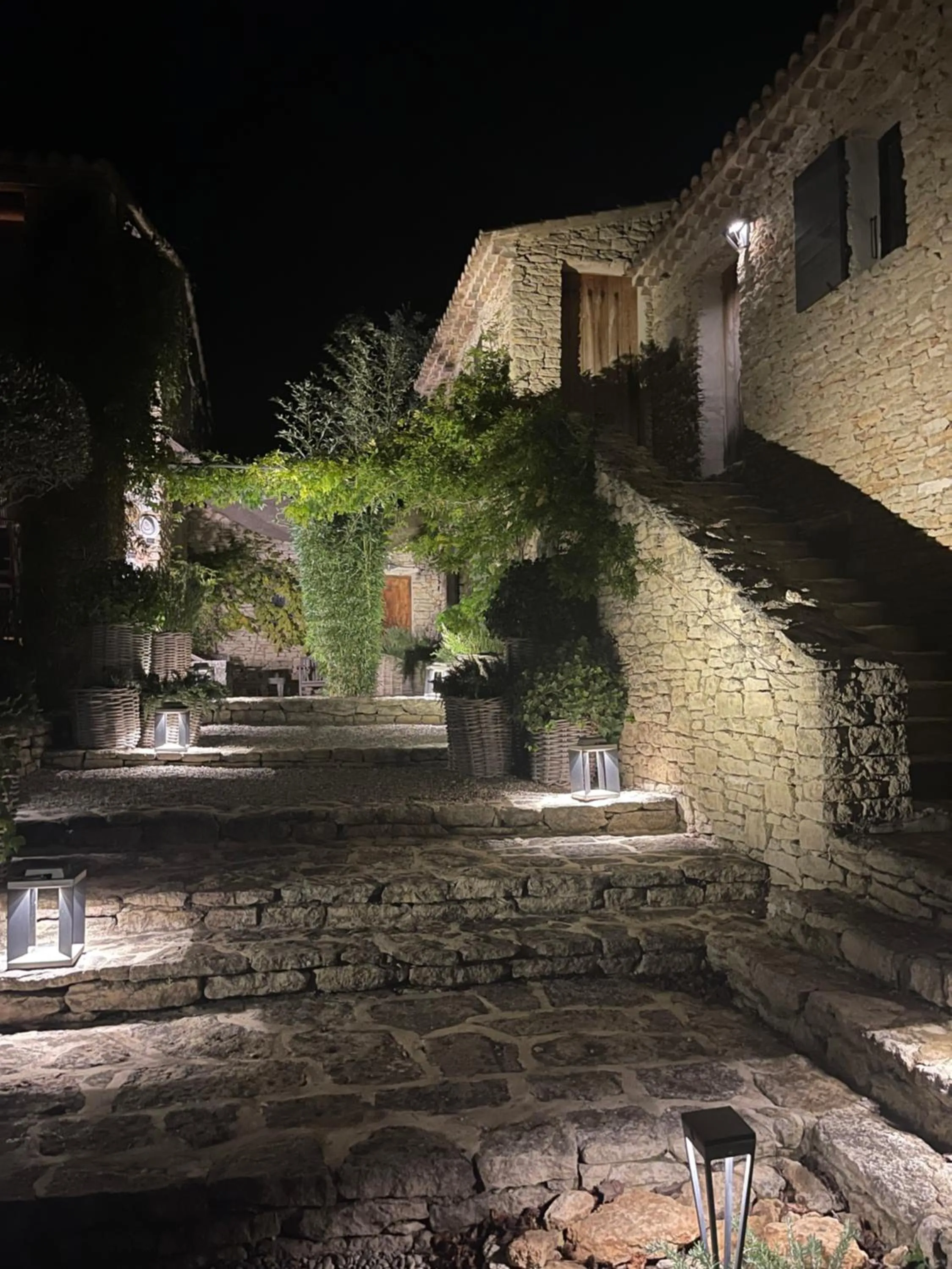 Property building in Le Mas de Béthel