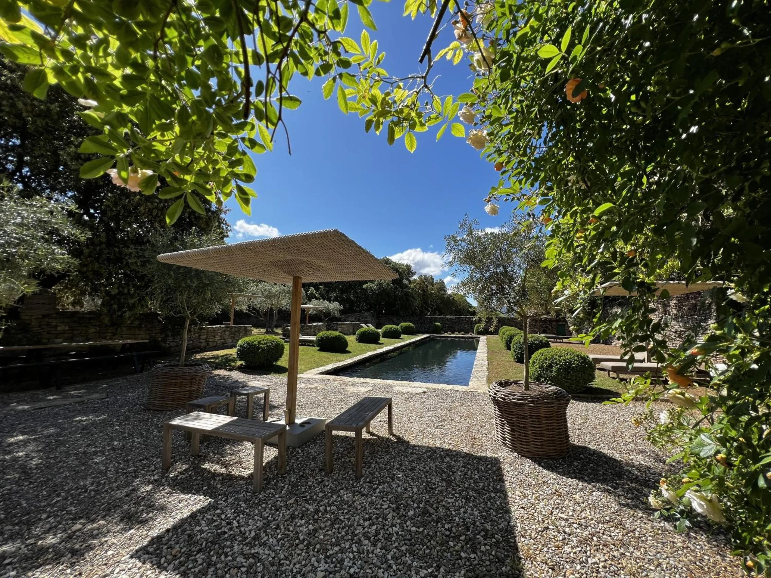 Pool view in Le Mas de Béthel