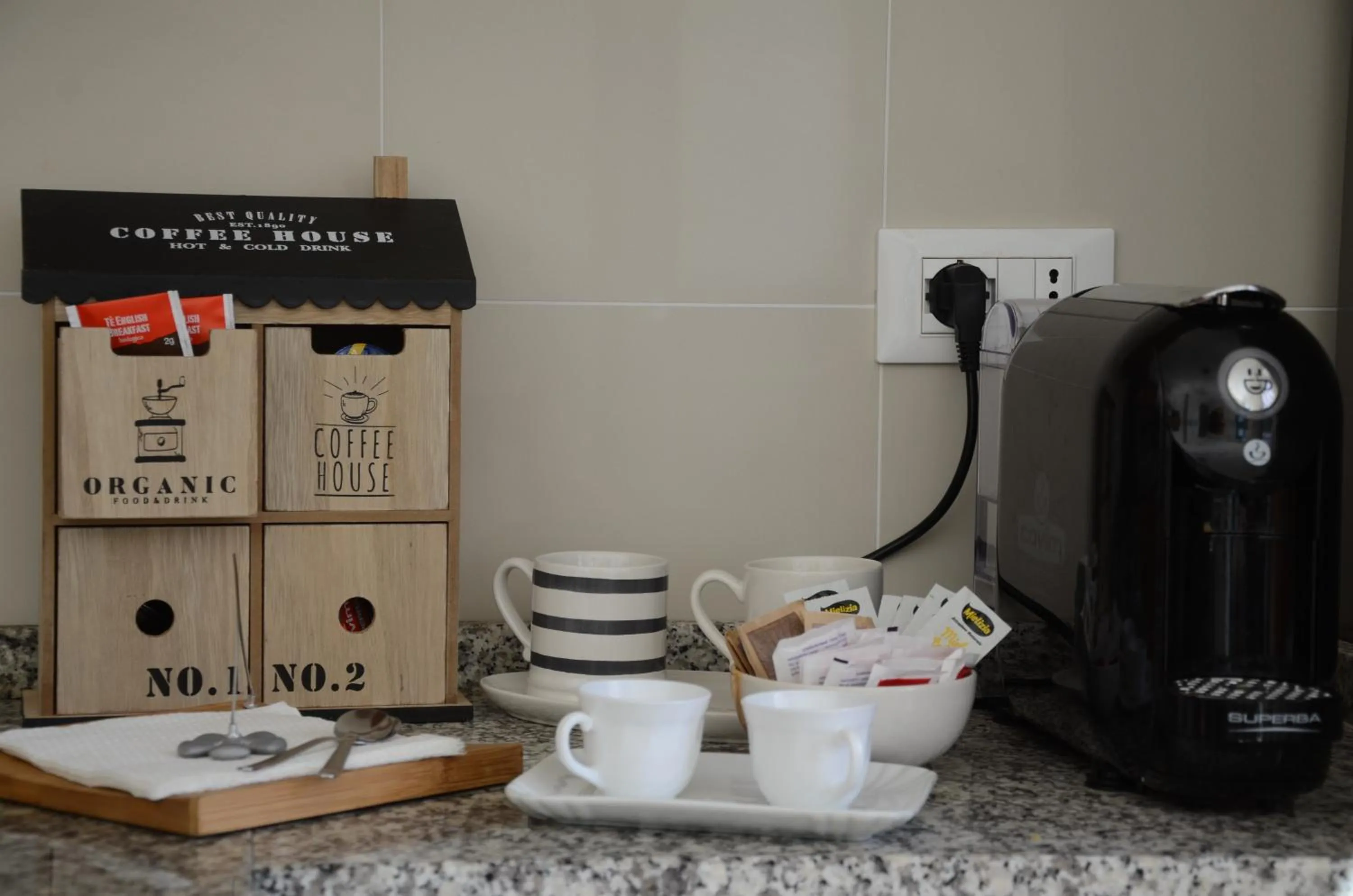 Coffee/tea facilities in Calicantus bed and breakfast