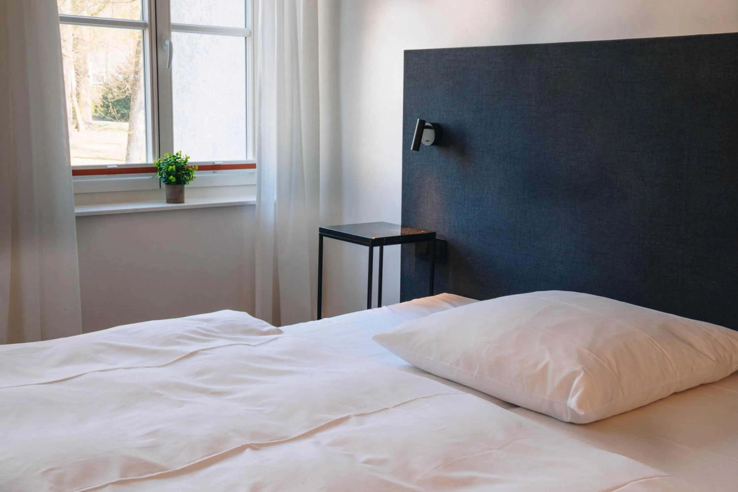 Photo of the whole room, Bed in Parkhotel Wolfsburg