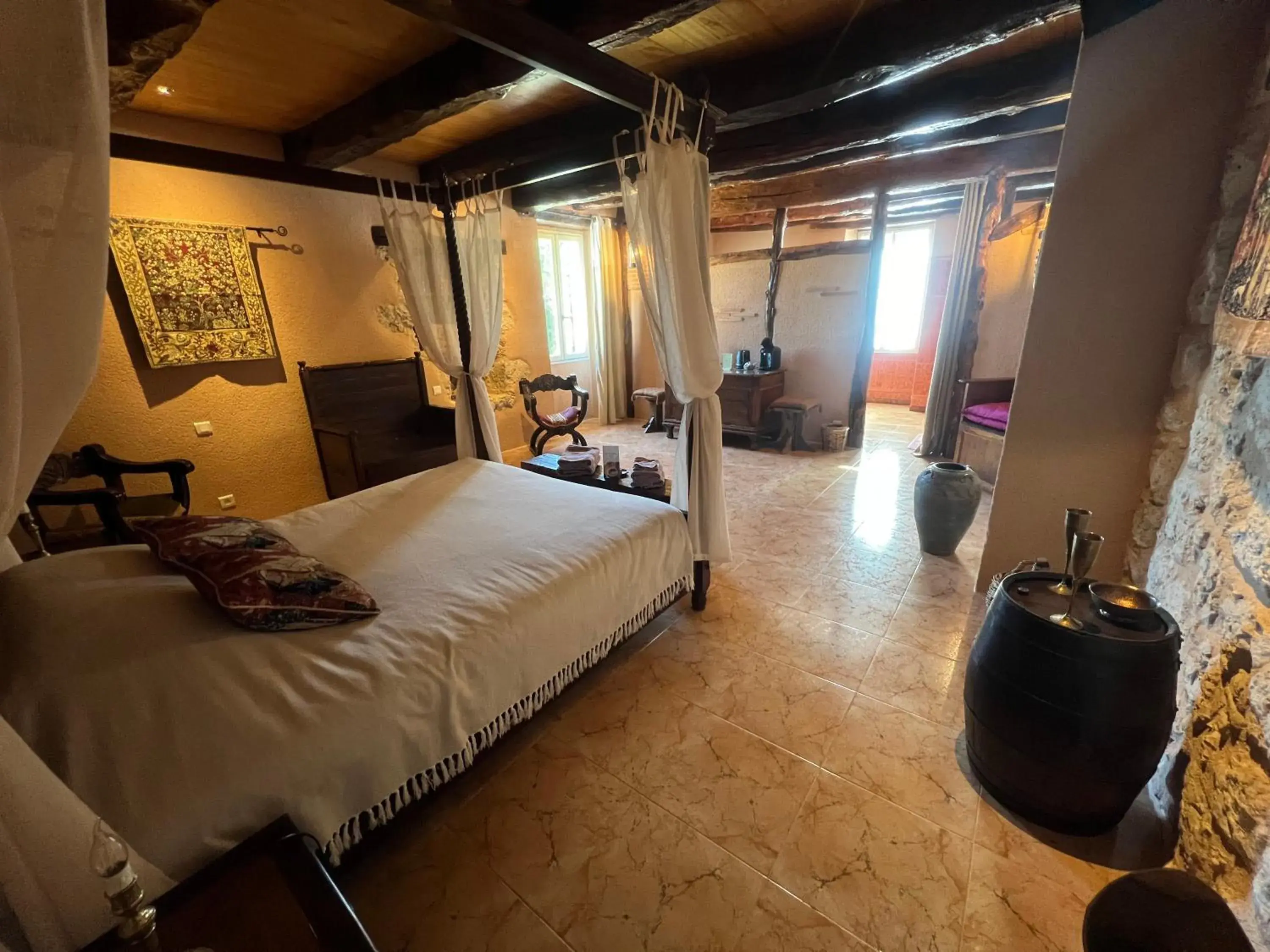 Large Double Room in Le Relais des Chevaliers "La Suite des Seigneurs" Large Double Room in Le Relais des Chevaliers "La Suite des Seigneurs"