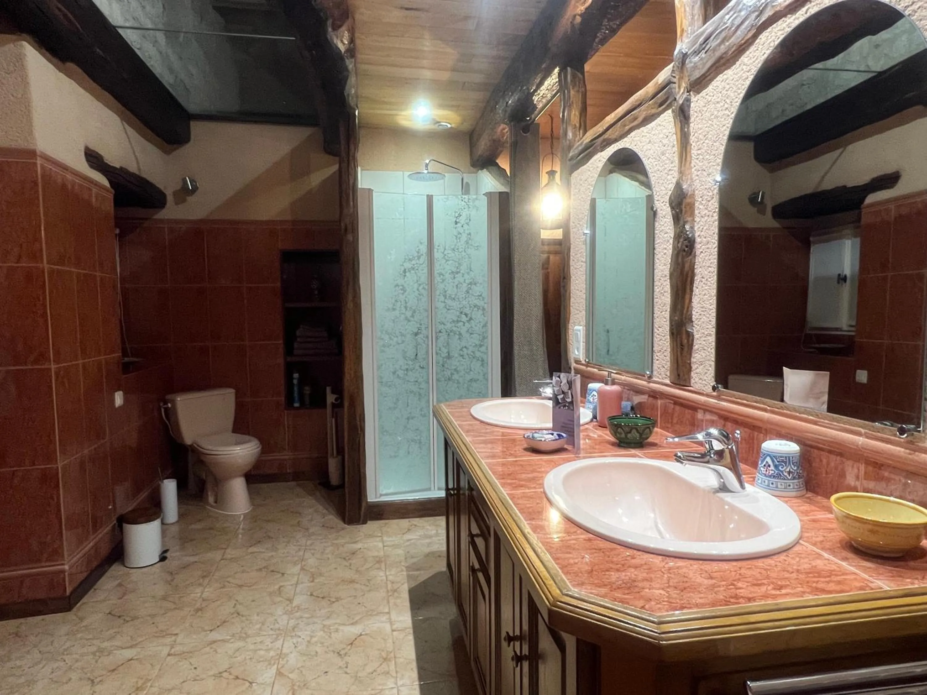 Shower in Le Relais des Chevaliers "La Suite des Seigneurs"