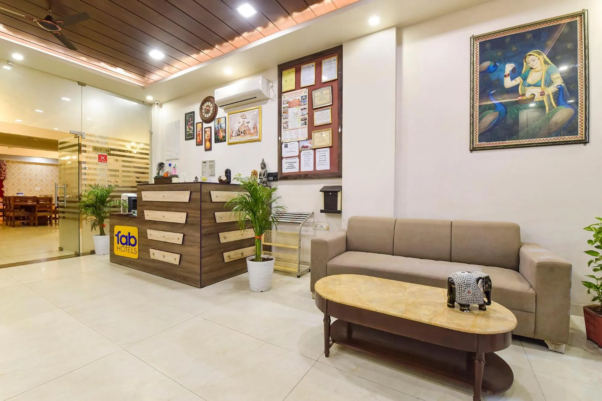 Lobby or reception in FabHotel Shiv Palace