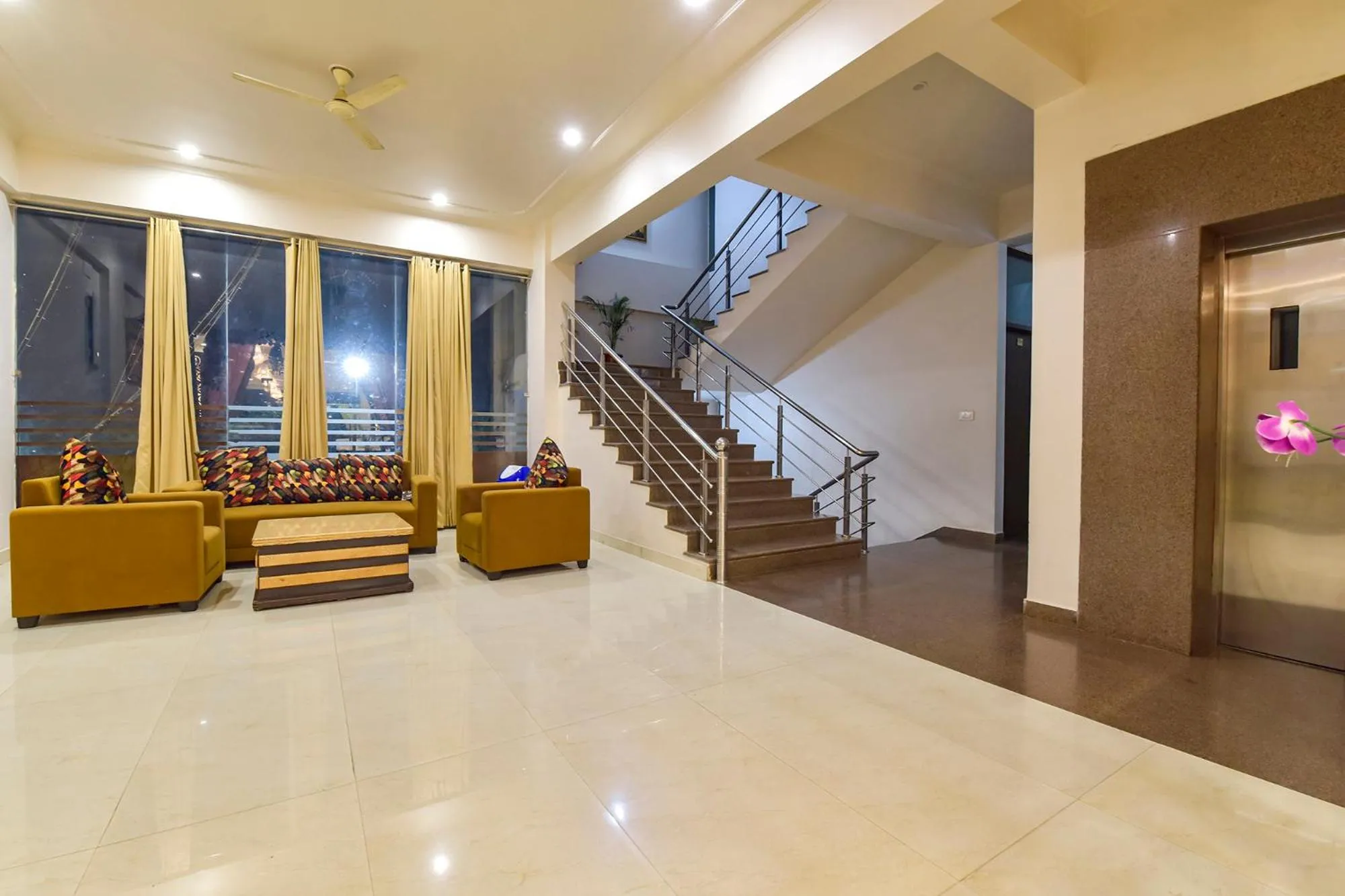 Seating area in FabHotel Shiv Palace