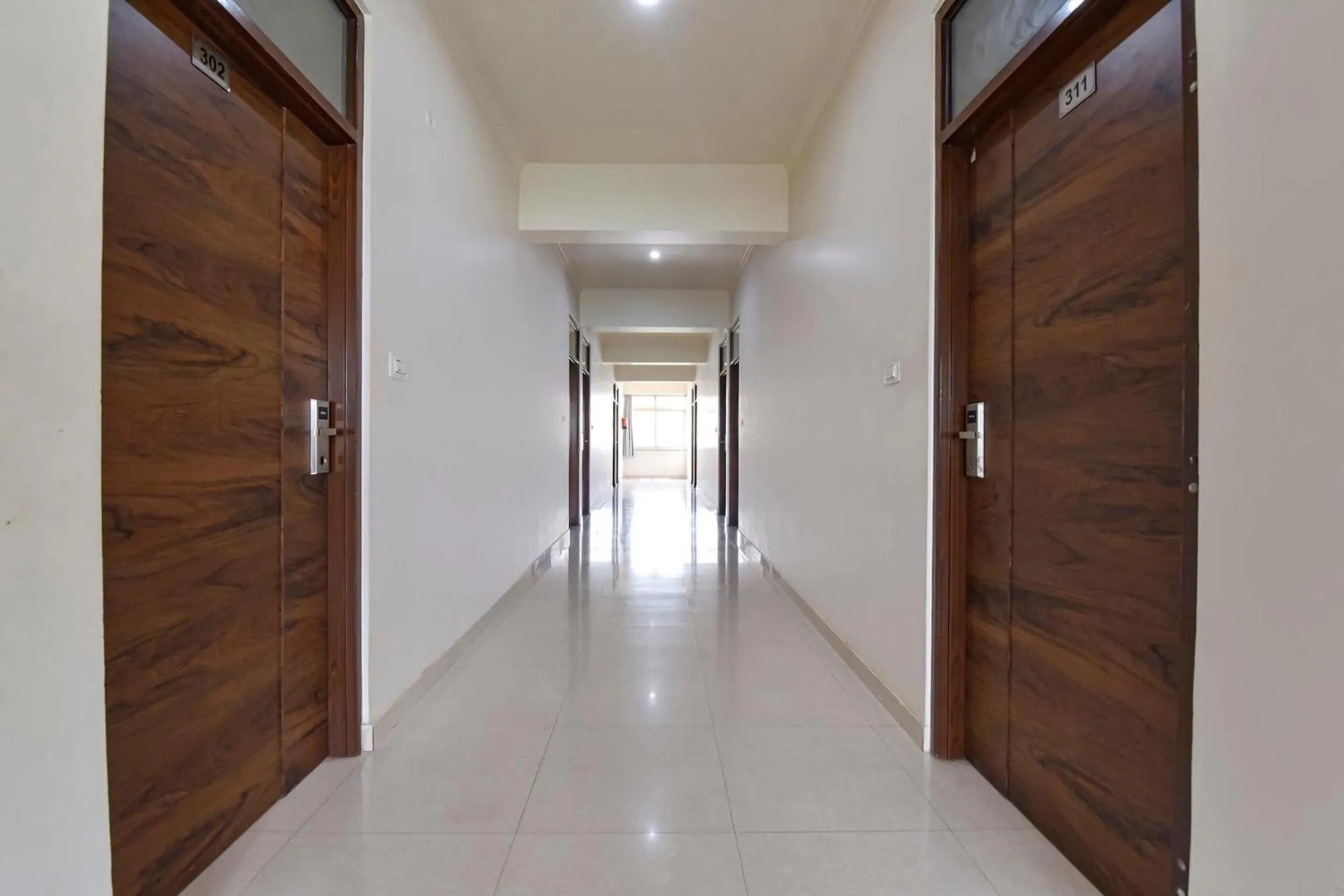 Lobby or reception in FabHotel Shiv Palace