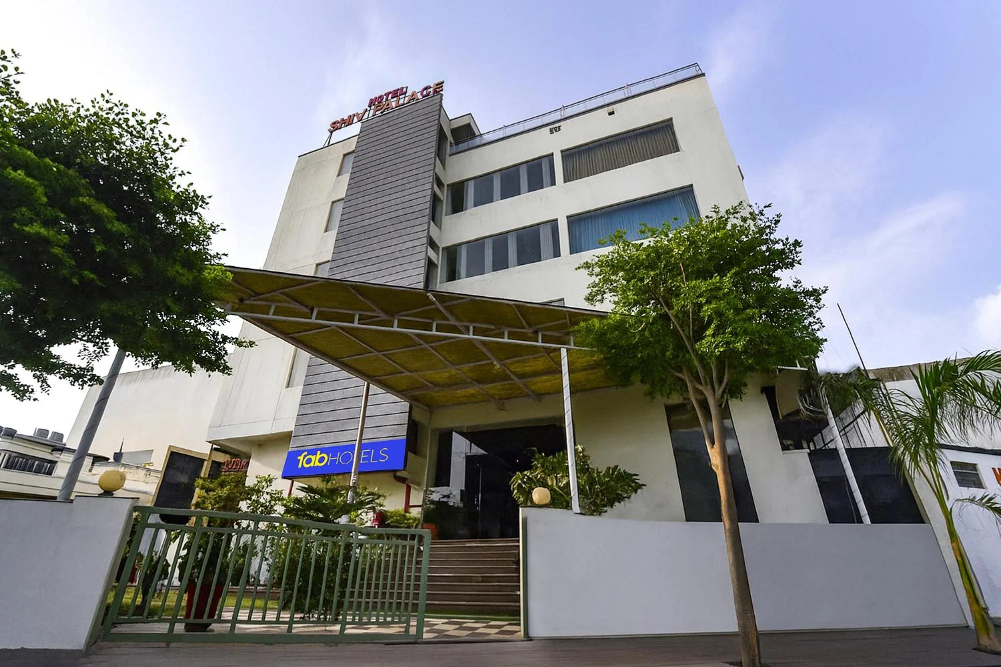 FabHotel Shiv Palace