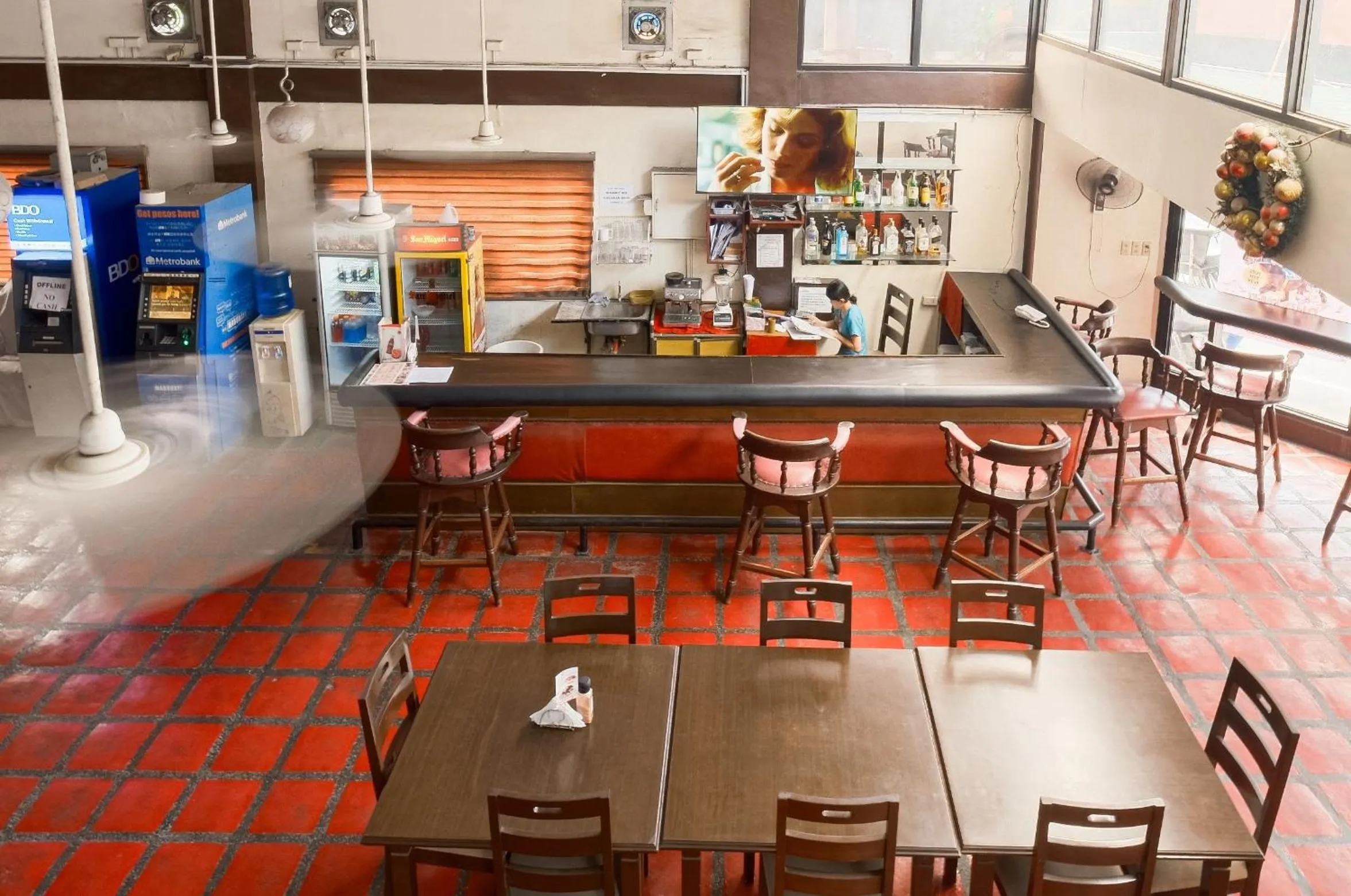 Restaurant/places to eat in Orchid Inn