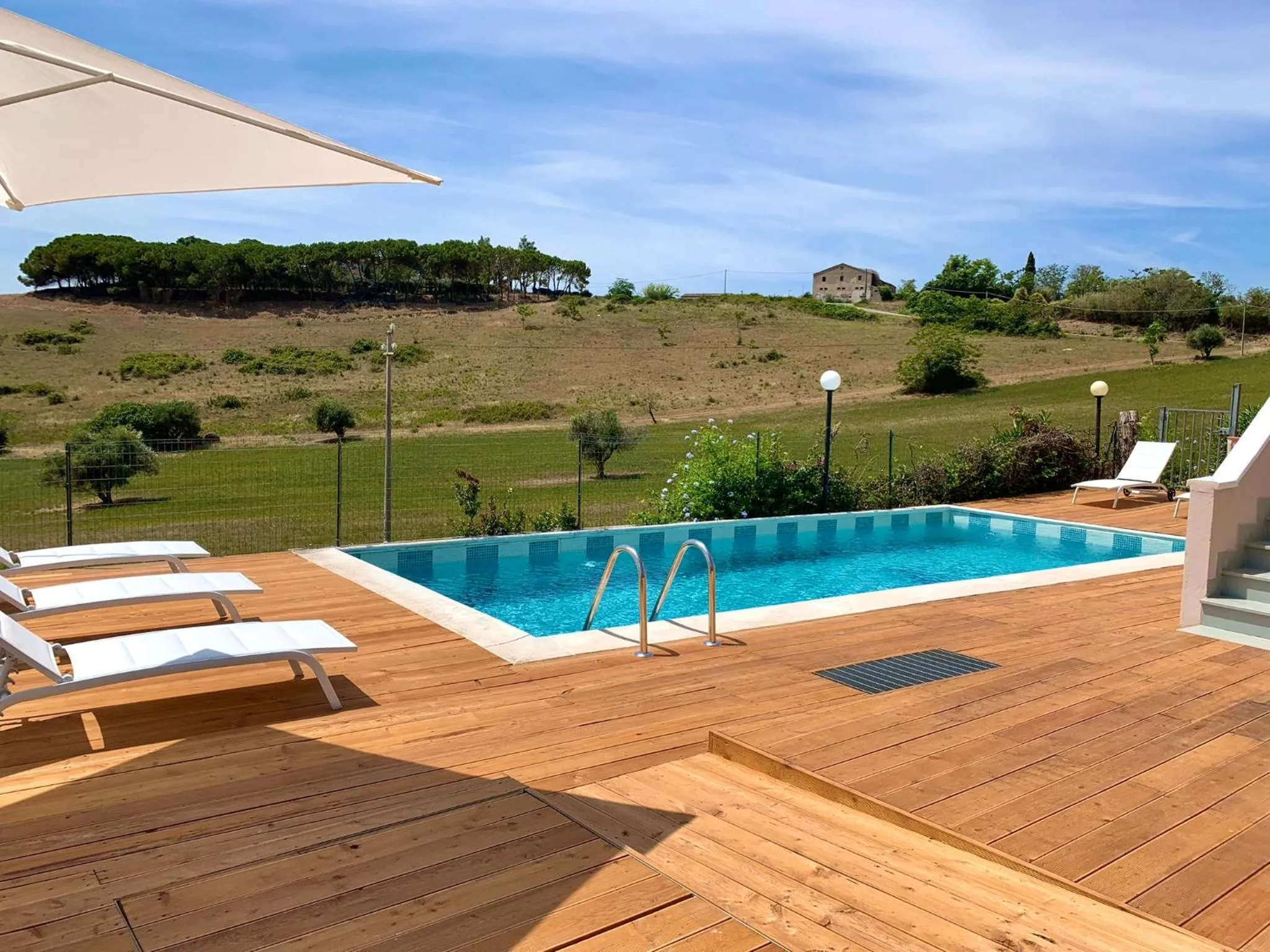 Pool view in Balconi Del Conero