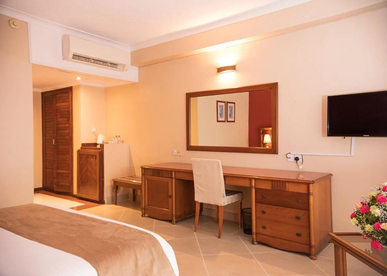 Bed, TV/Entertainment Center in Golden Tulip Tanzania