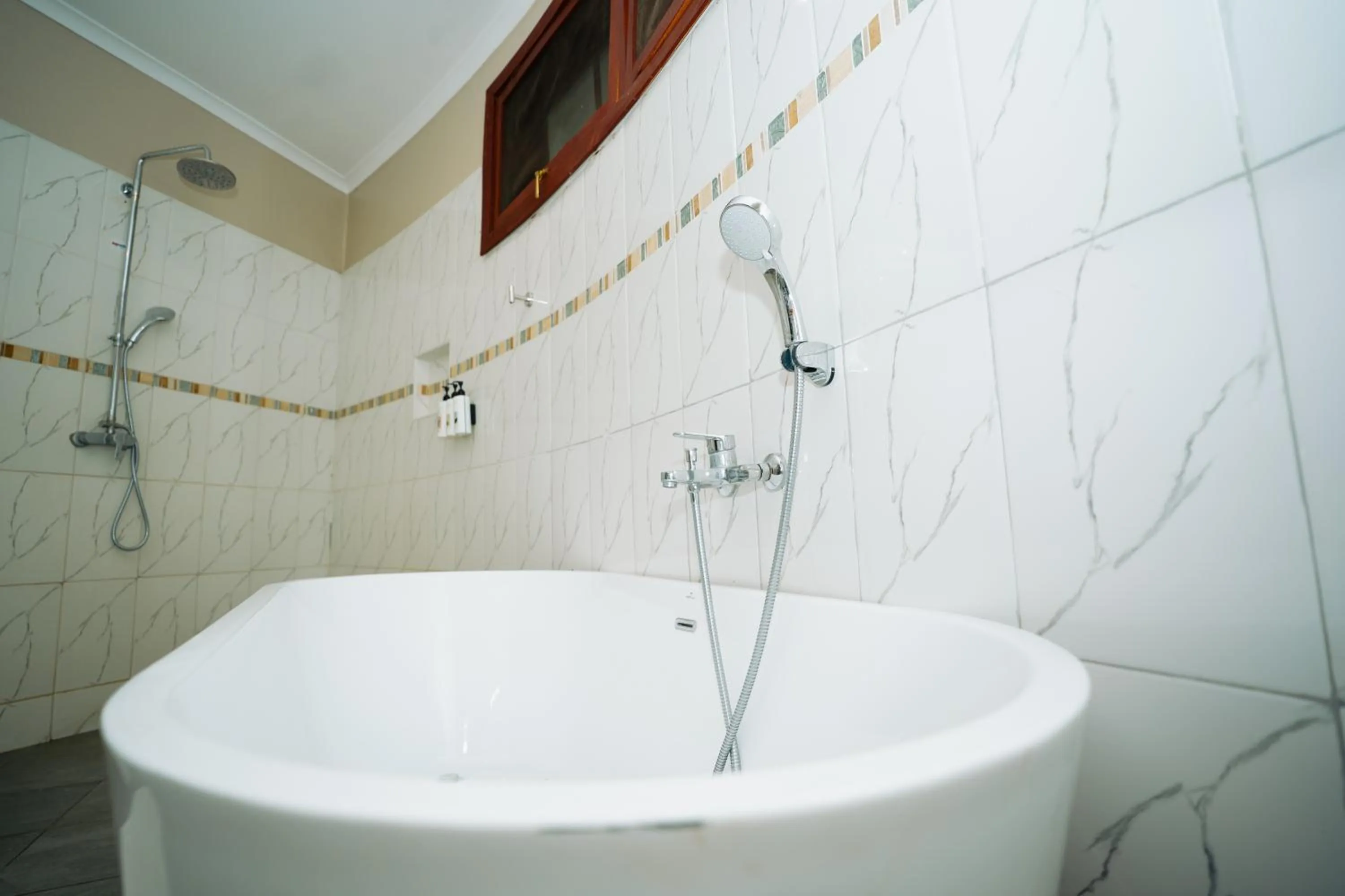 Shower in Arusha Planet Lodge