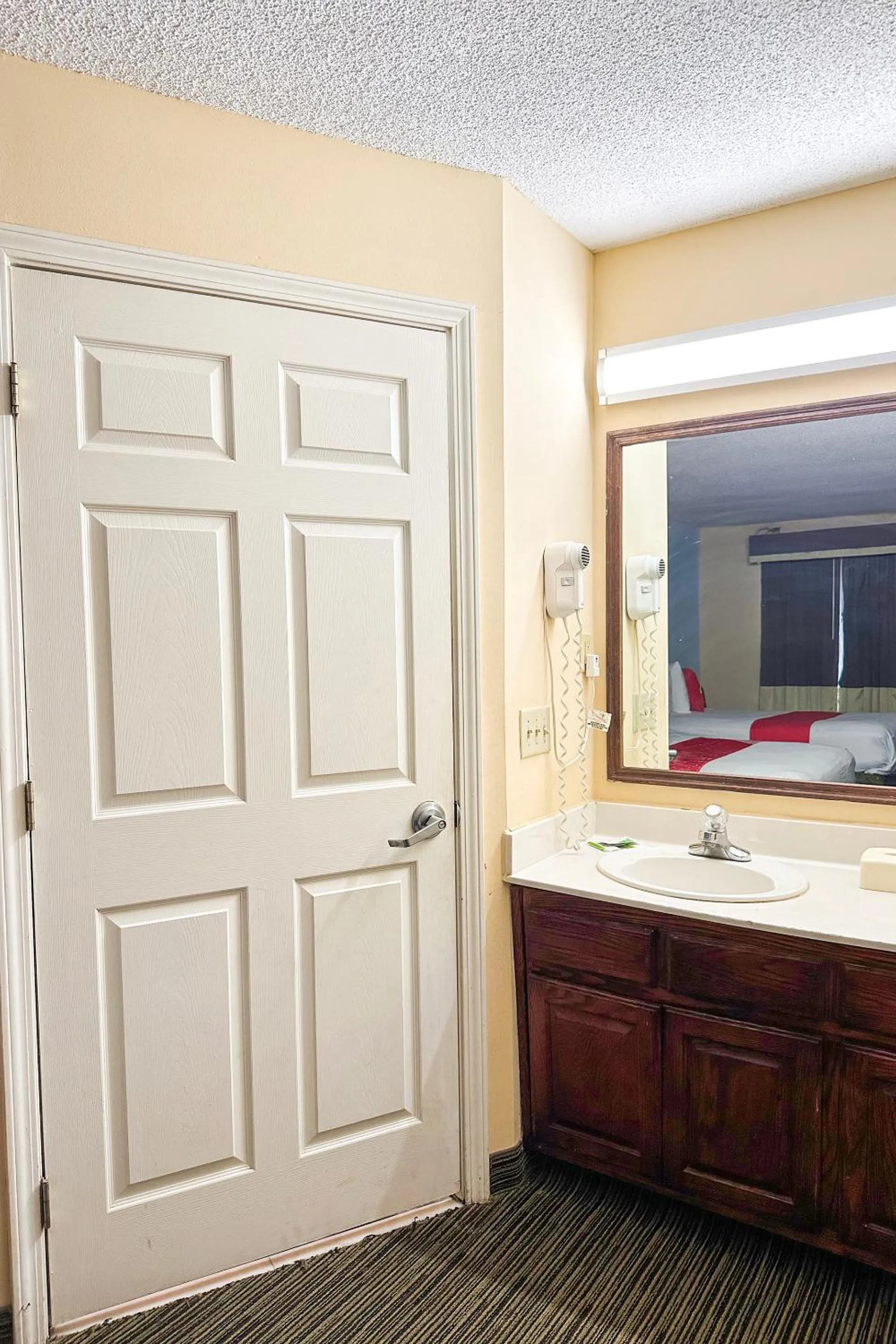 Bathroom in Bonita Lakes Inn by Capital O Meridian I20