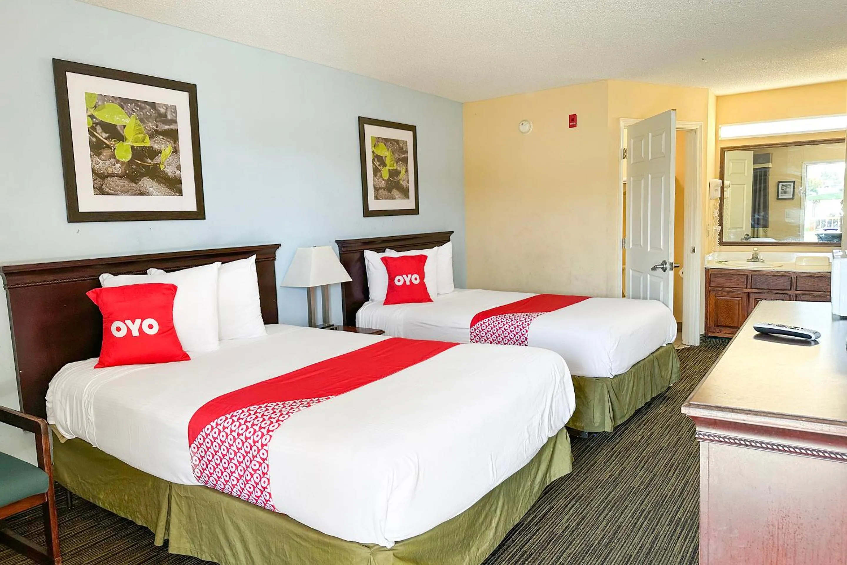 Bedroom, Bed in Bonita Lakes Inn by Capital O Meridian I20