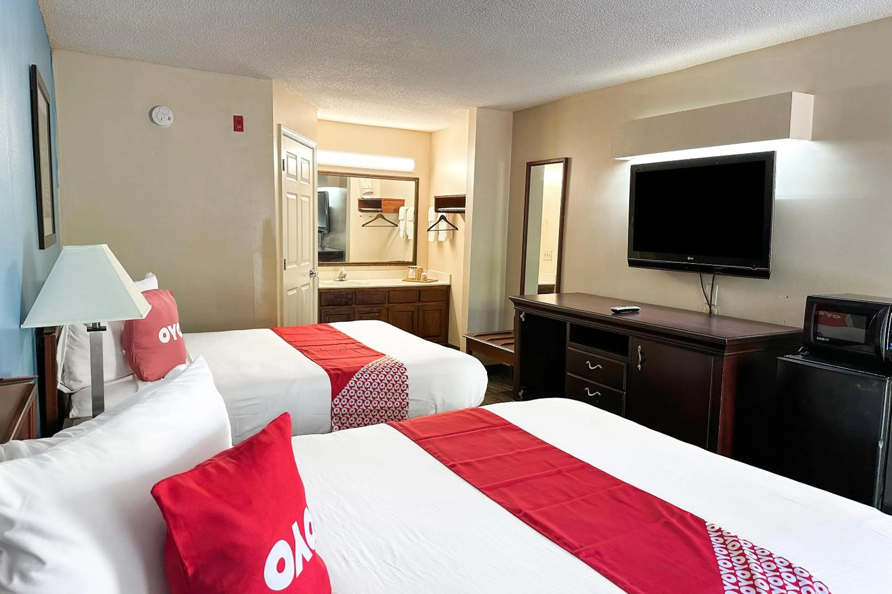 Bedroom, Bed in Bonita Lakes Inn by Capital O Meridian I20