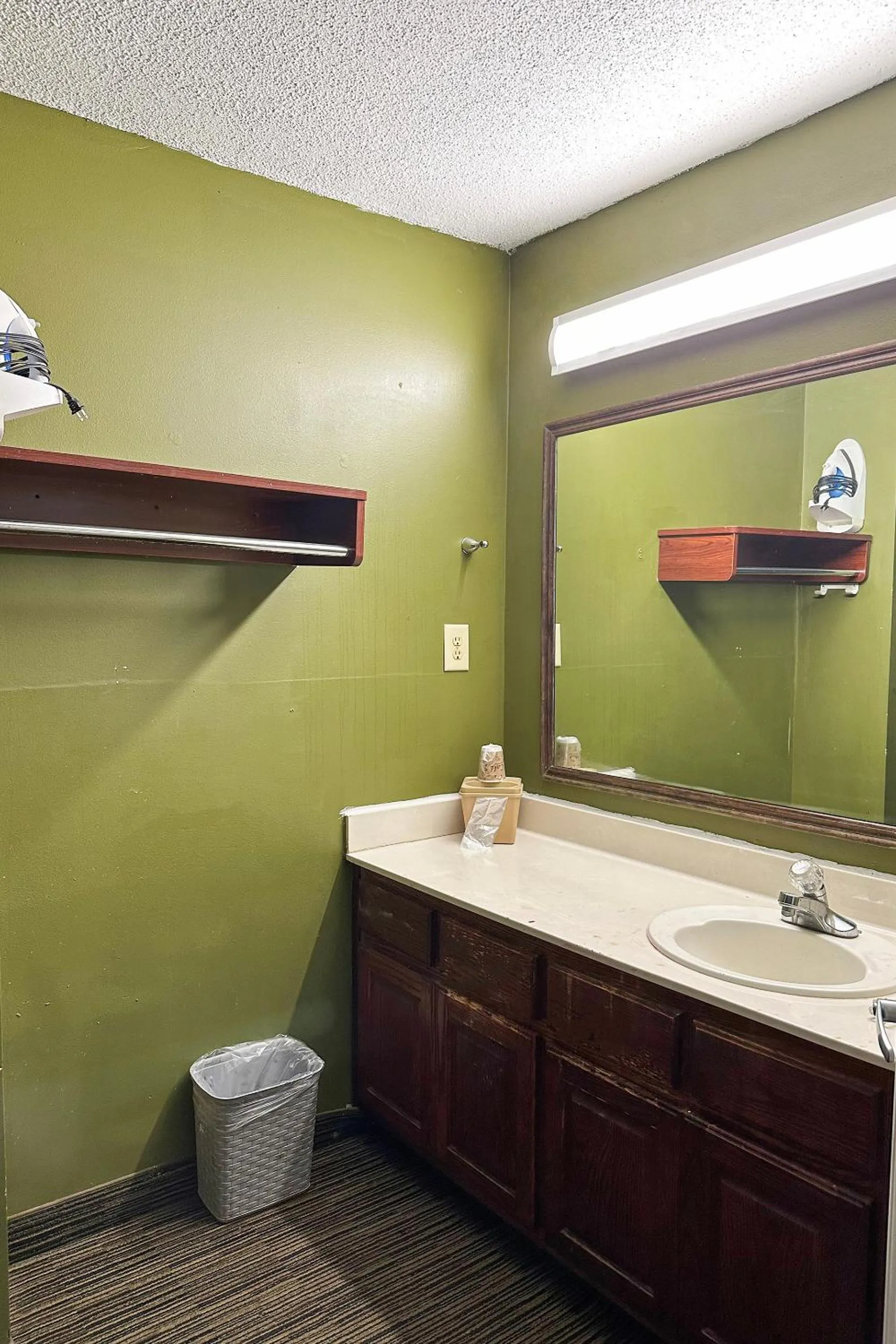 Bathroom in Bonita Lakes Inn by Capital O Meridian I20