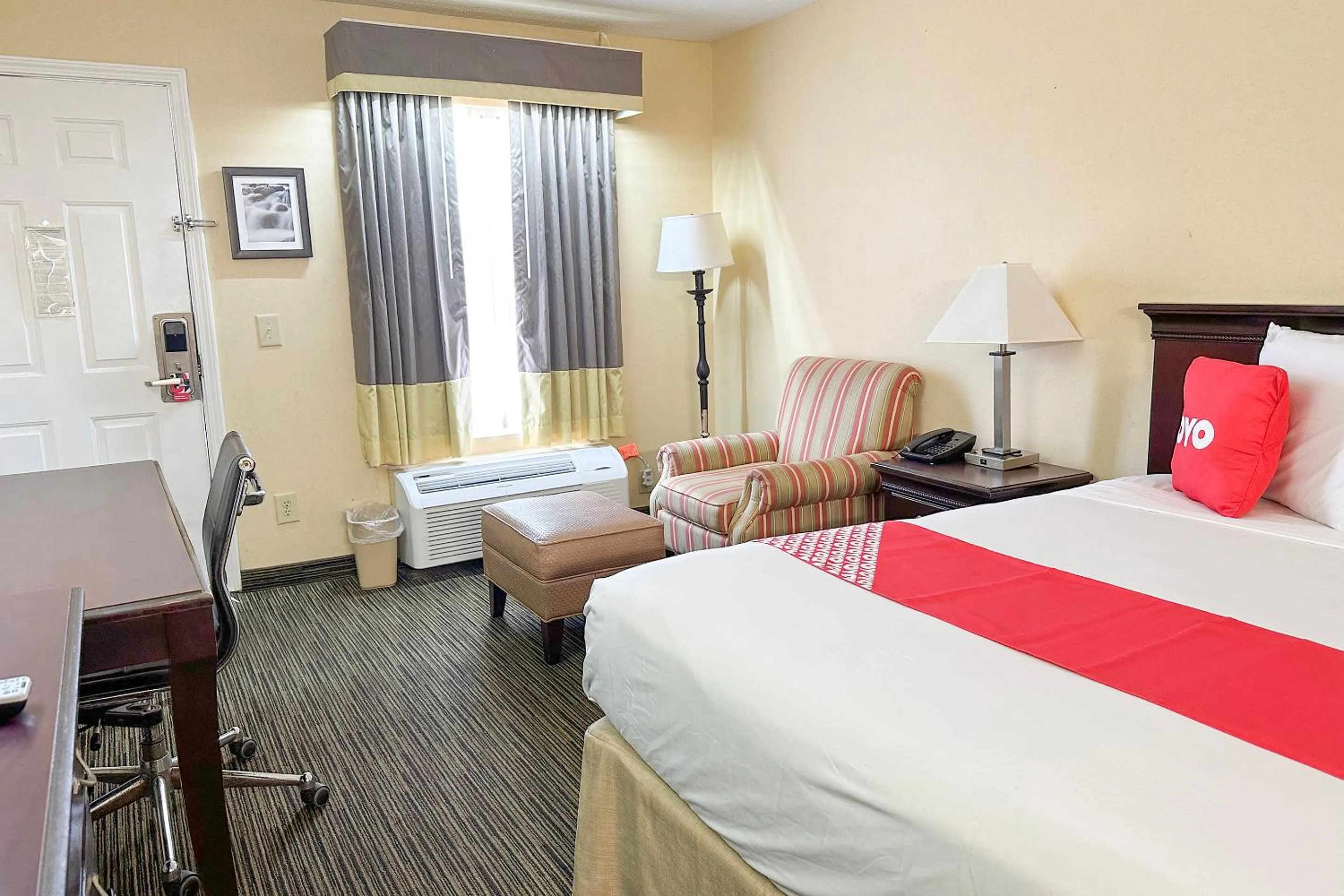 Bedroom, Bed in Bonita Lakes Inn by Capital O Meridian I20