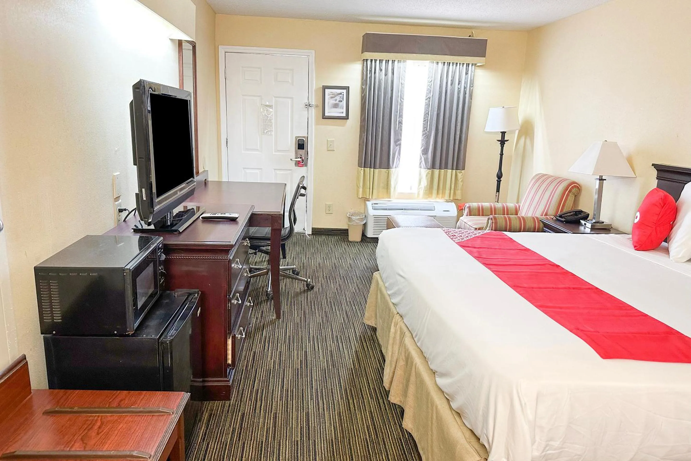 Bedroom, Bed in Bonita Lakes Inn by Capital O Meridian I20